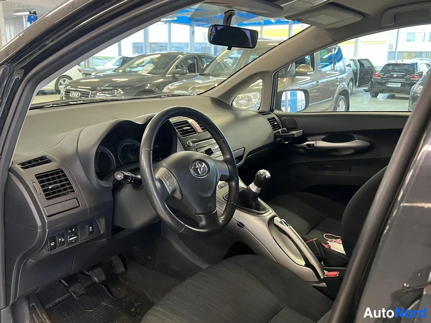 Black Toyota Auris 2007, cockpit, photo 3