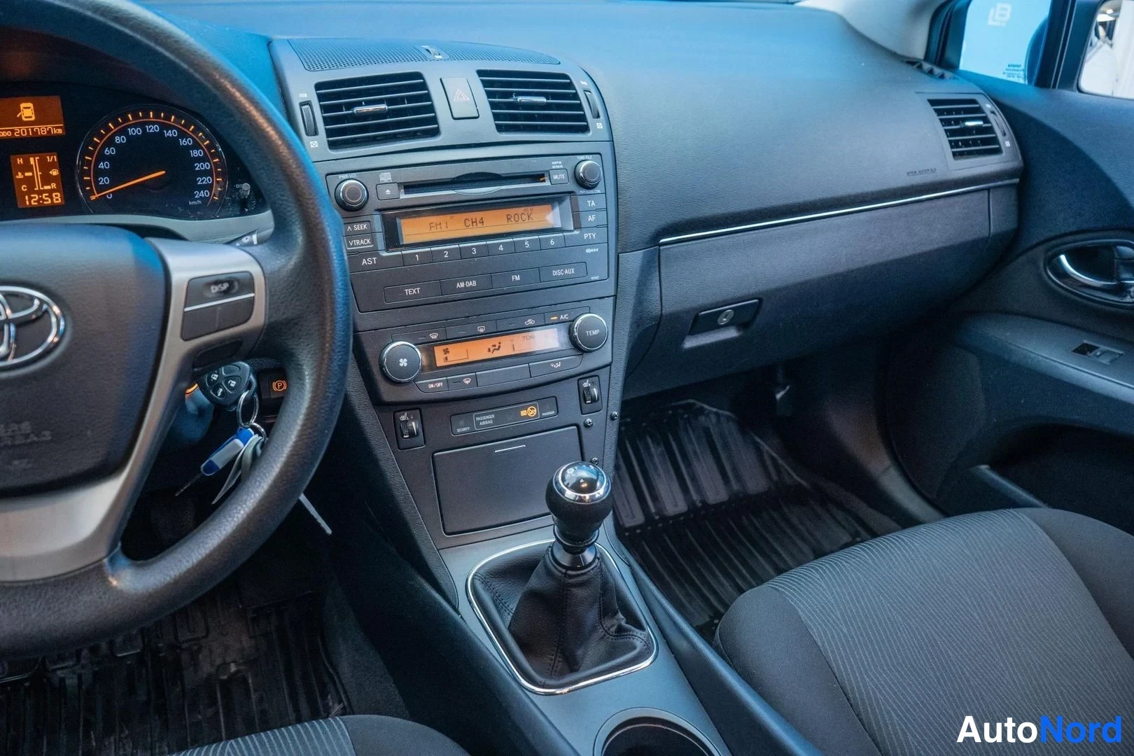 Silver Toyota Avensis 2009, cockpit, photo 9