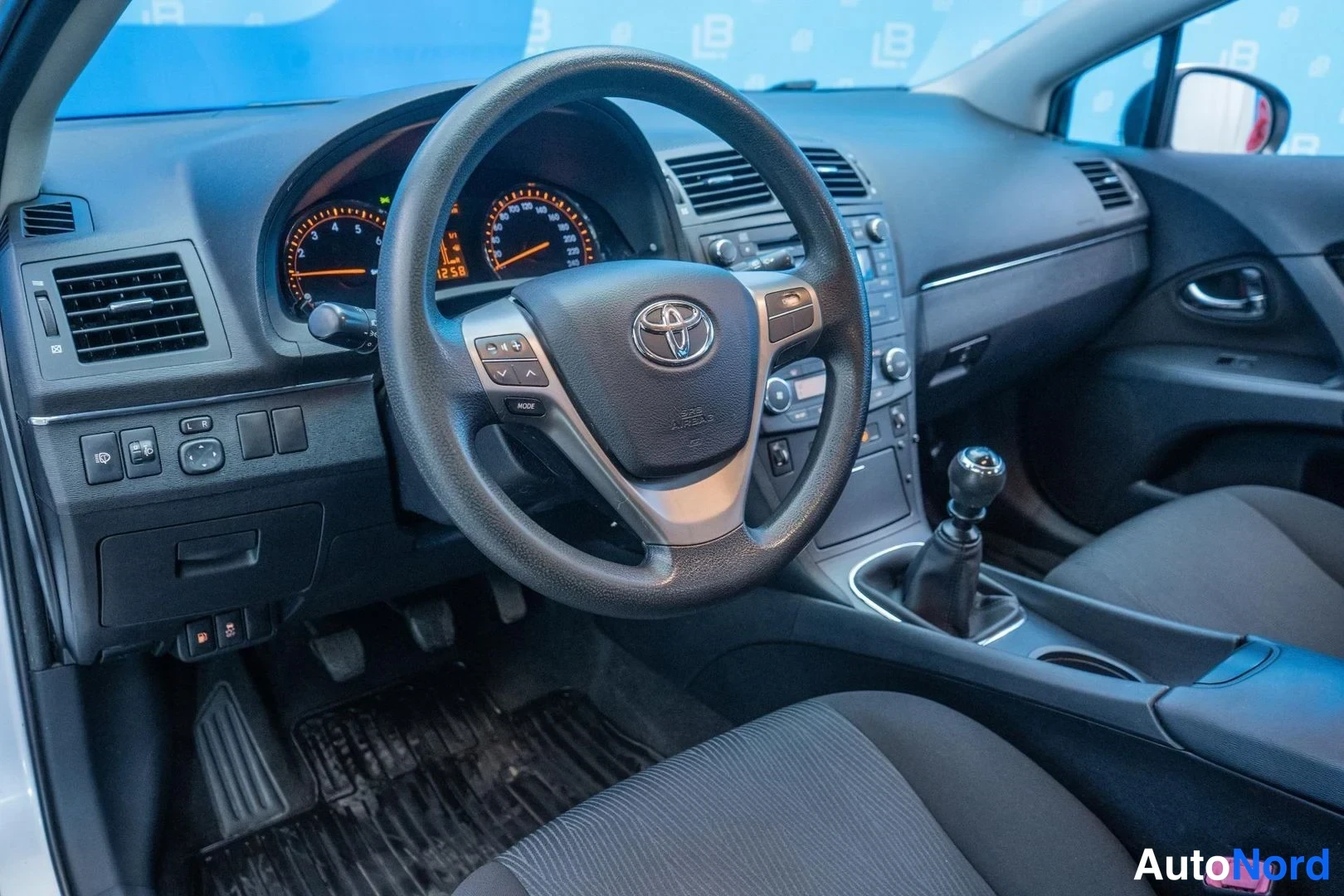 Silver Toyota Avensis 2009, cockpit, photo 7