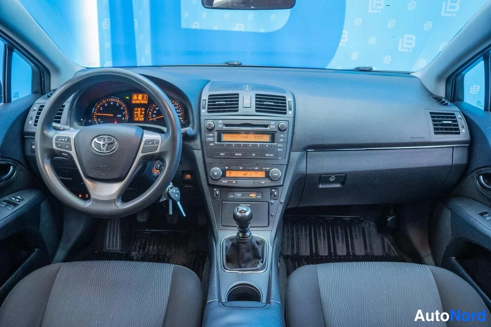 Silver Toyota Avensis 2009, cockpit, photo 8