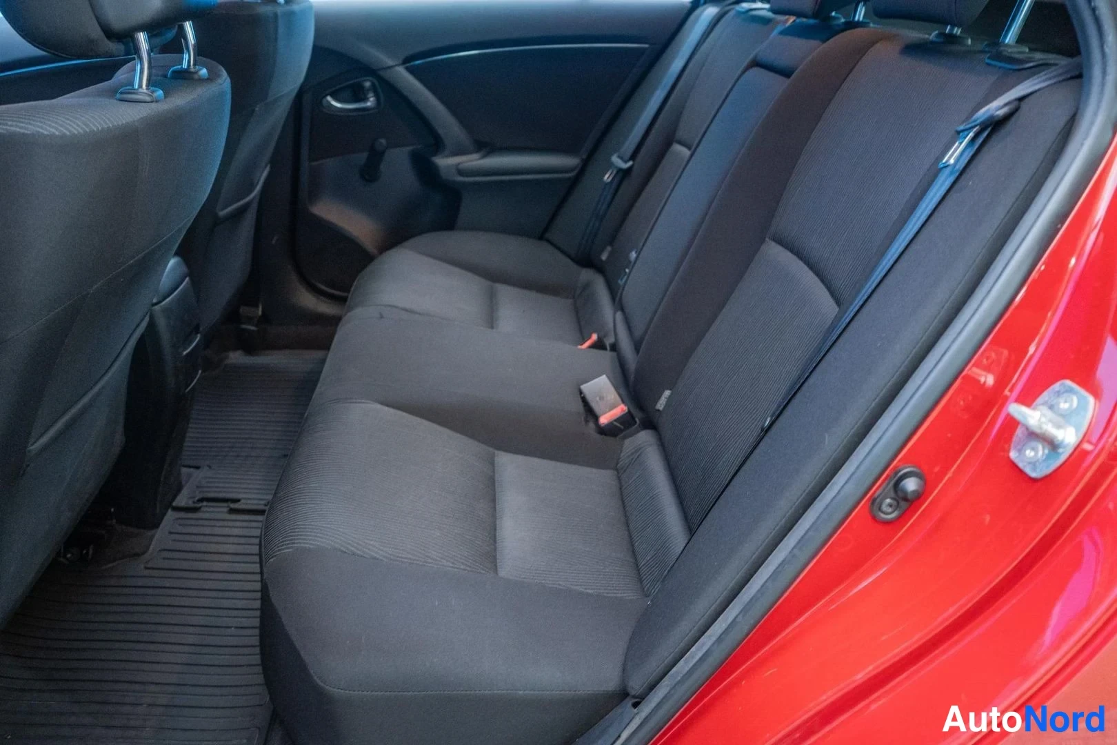 Red Toyota Avensis 2009, rear seats, photo 12