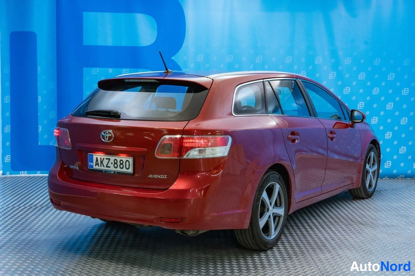 Red Toyota Avensis 2009, rear three-quarter, photo 5