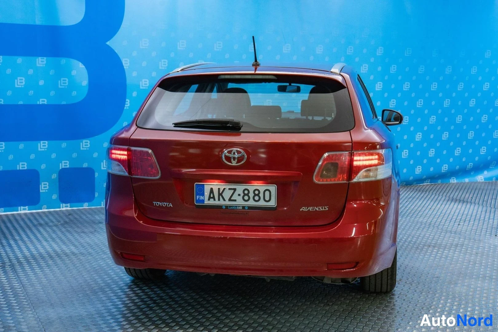 Red Toyota Avensis 2009, rear, photo 6