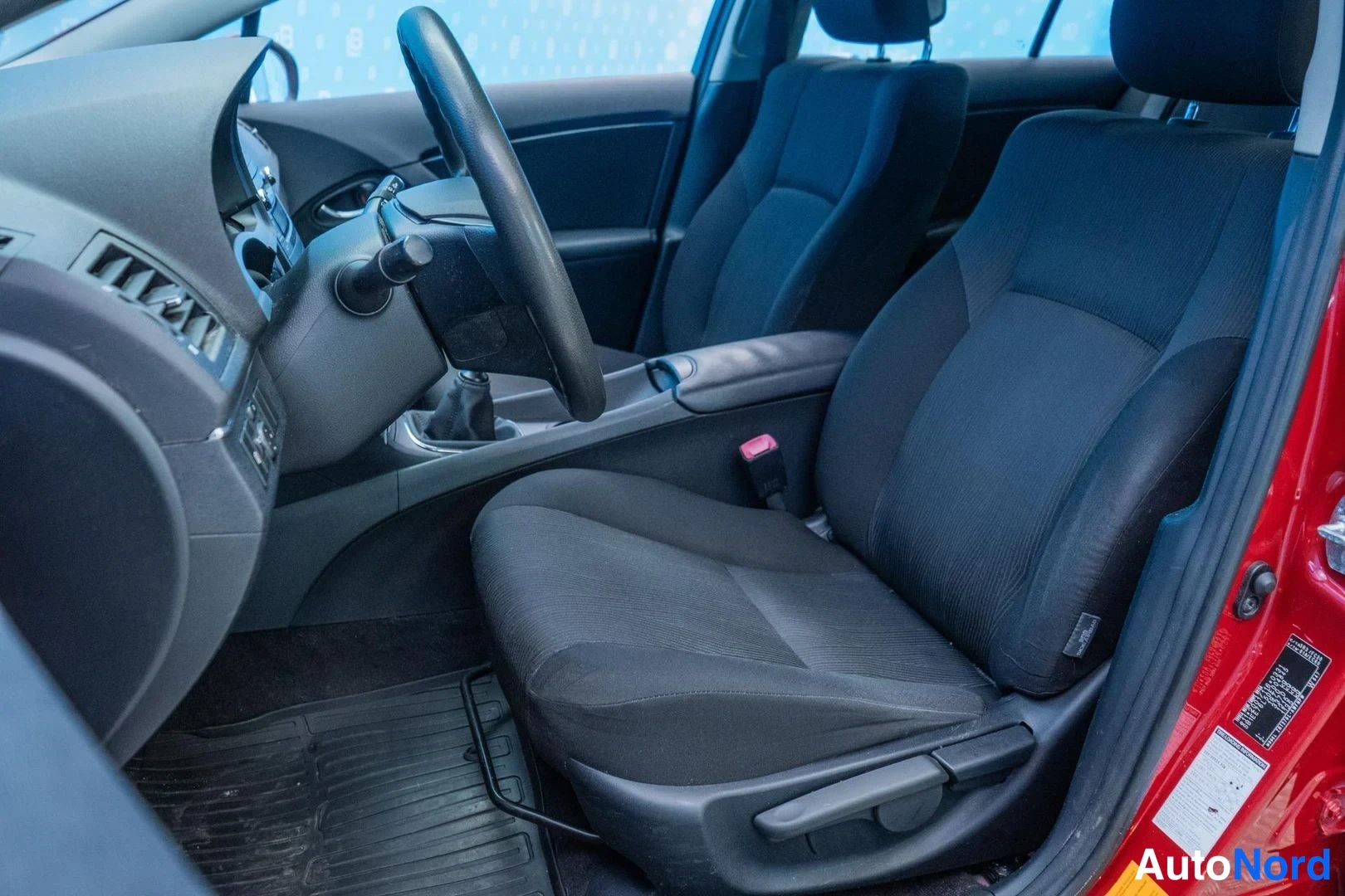 Red Toyota Avensis 2009, front seats, photo 11