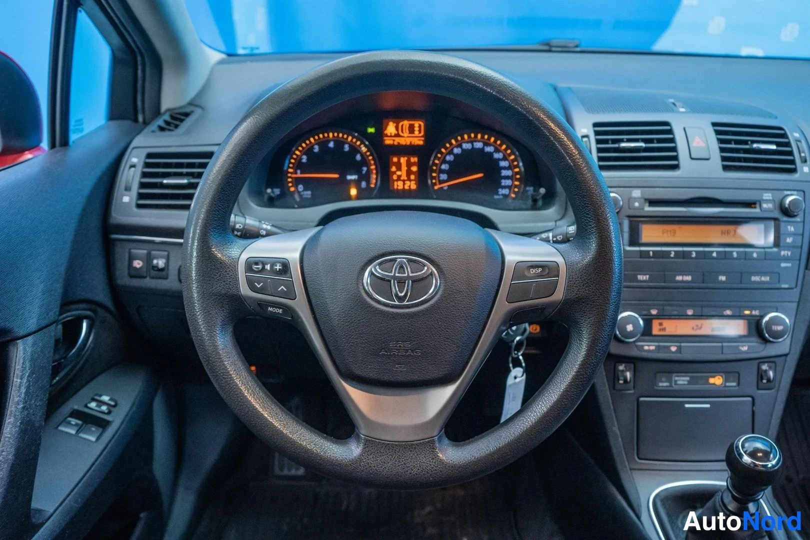 Red Toyota Avensis 2009, cockpit, photo 9