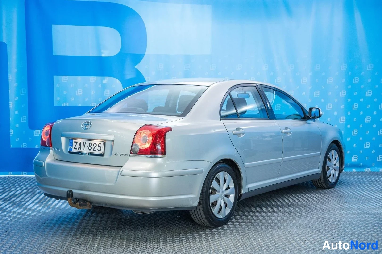 Silver Toyota Avensis 2006, rear three-quarter, photo 6