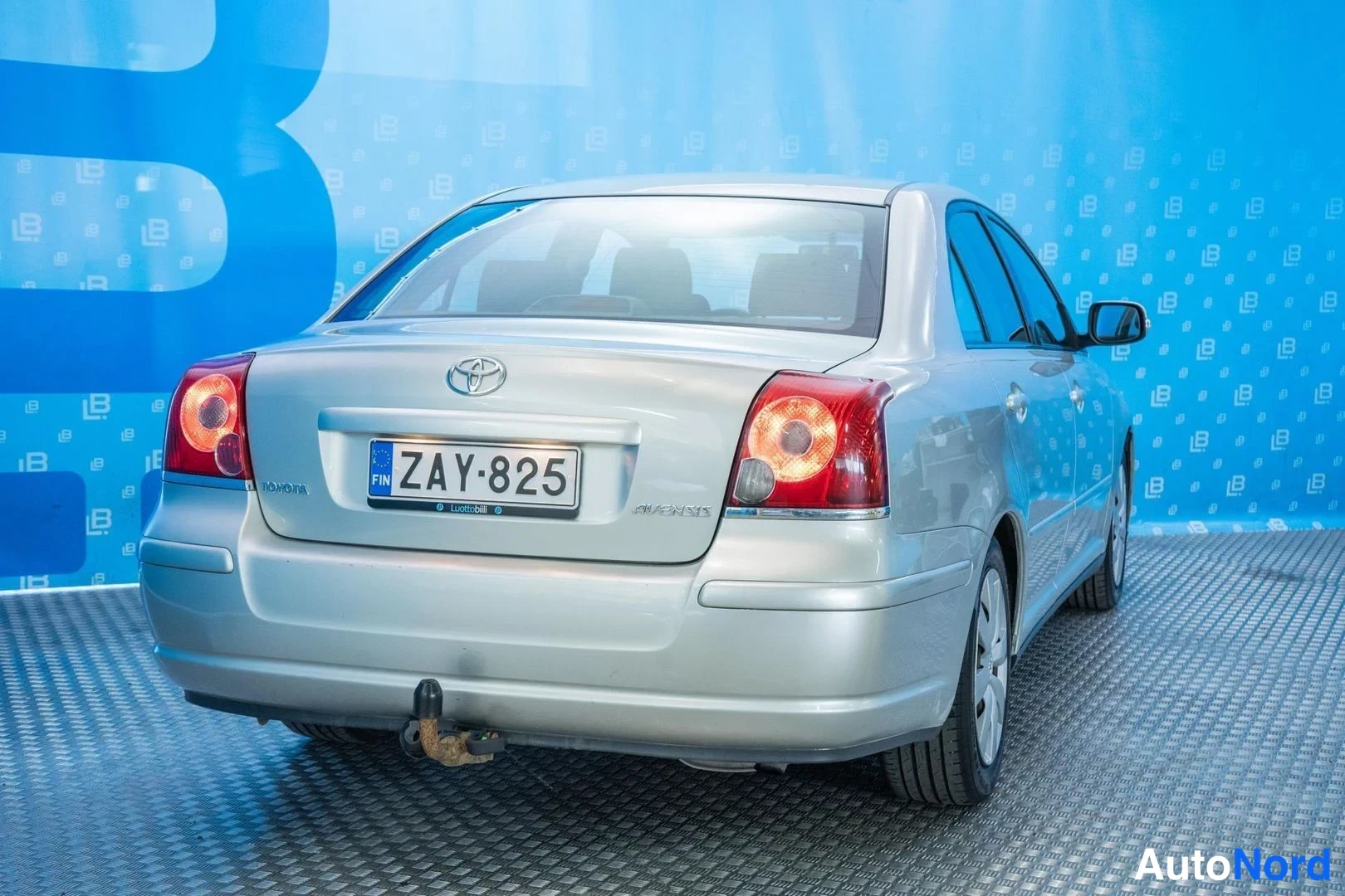 Silver Toyota Avensis 2006, rear three-quarter, photo 4