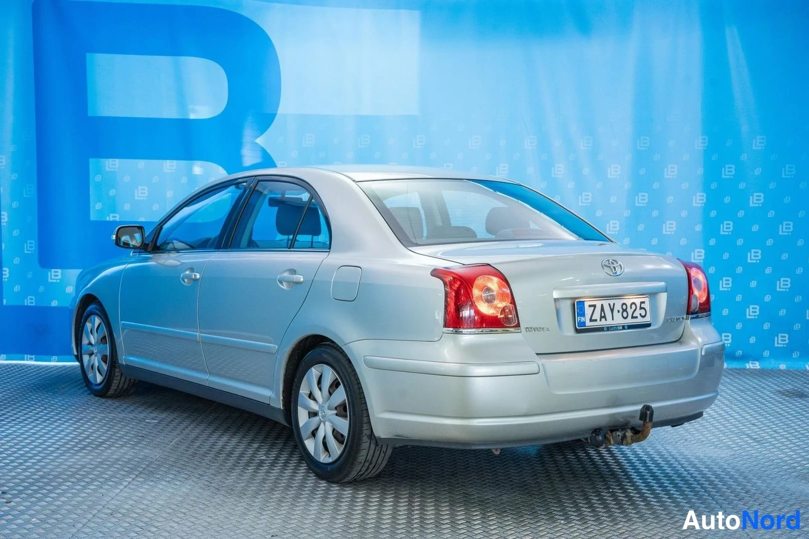 Silver Toyota Avensis 2006, rear three-quarter, photo 5