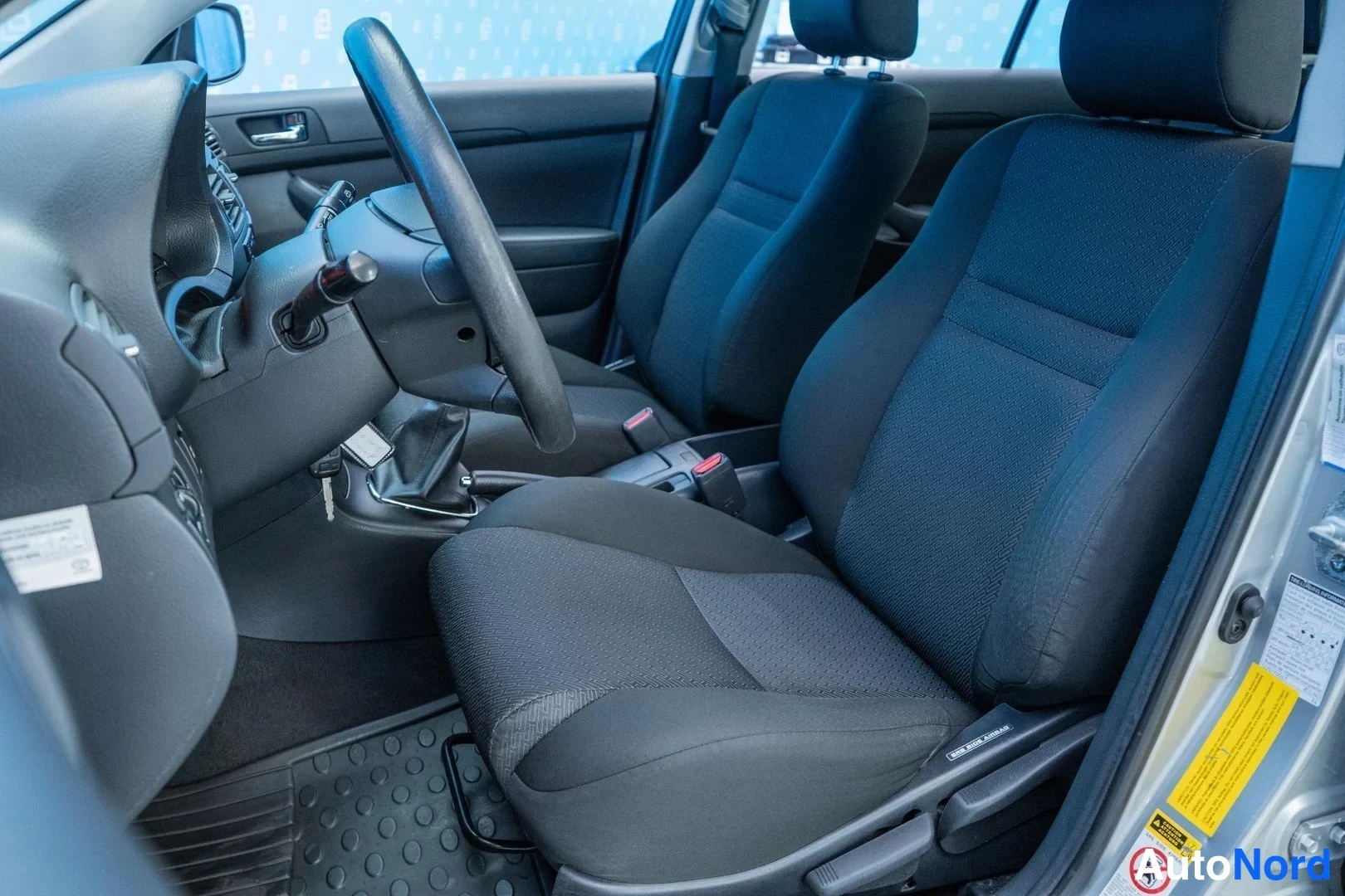 Silver Toyota Avensis 2006, front seats, photo 10
