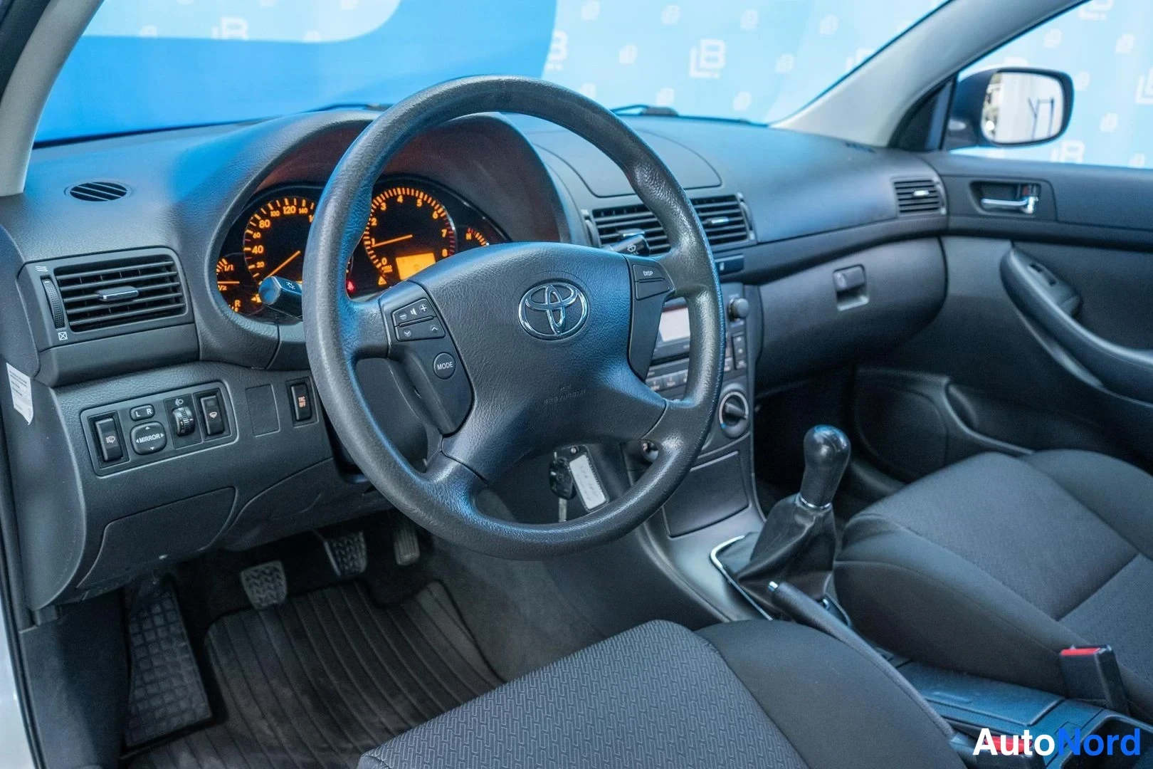 Silver Toyota Avensis 2006, cockpit, photo 7