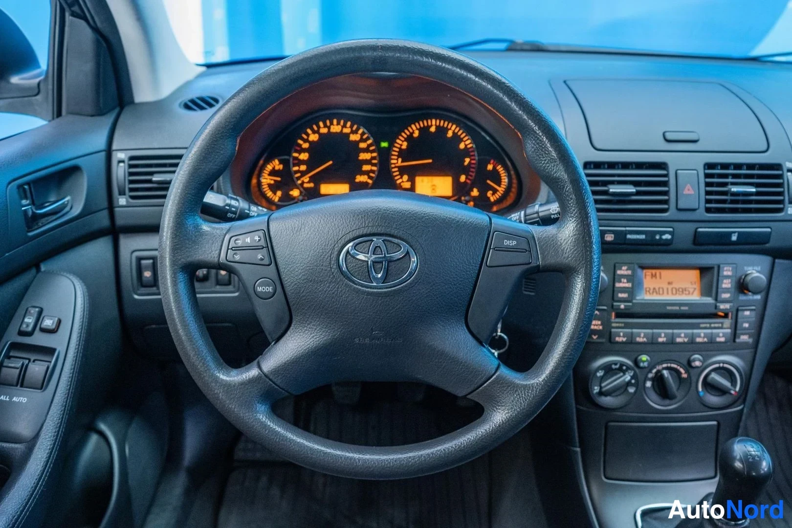 Silver Toyota Avensis 2006, detail, photo 12