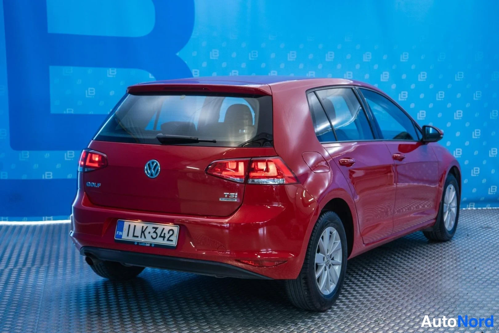 Red Volkswagen Golf 2014, rear three-quarter, photo 4