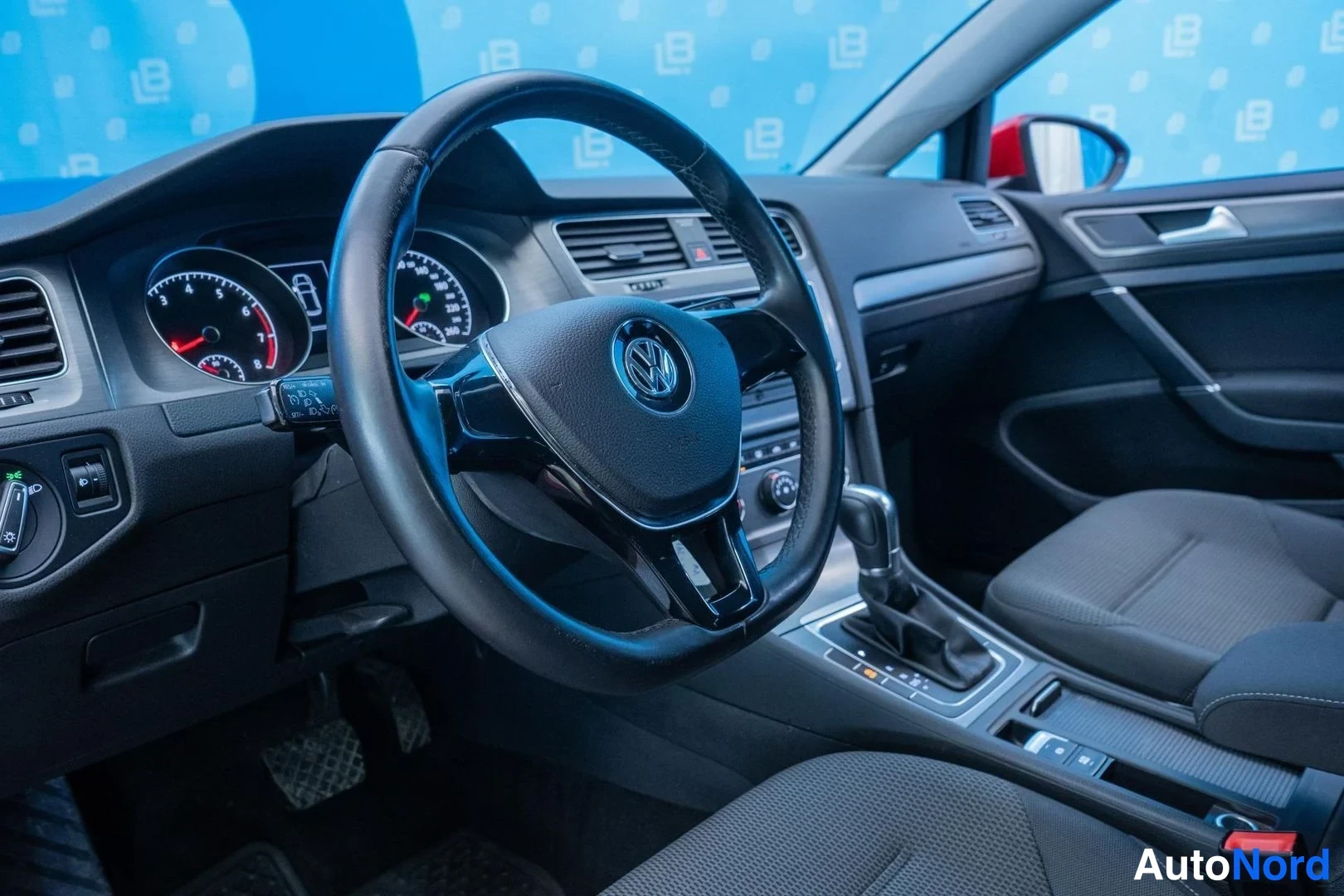 Red Volkswagen Golf 2014, cockpit, photo 7