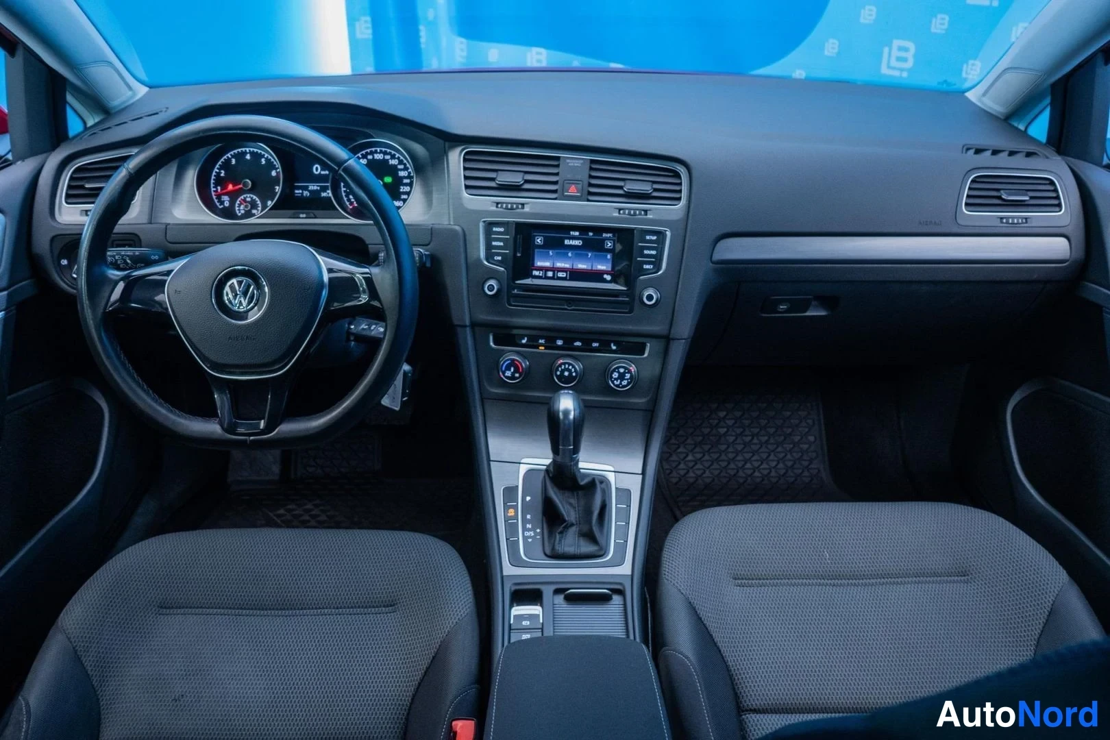 Red Volkswagen Golf 2014, cockpit, photo 8