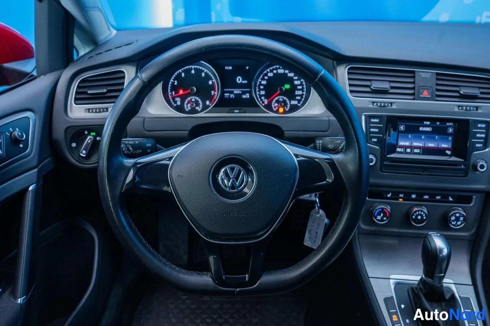 Red Volkswagen Golf 2014, detail, photo 12