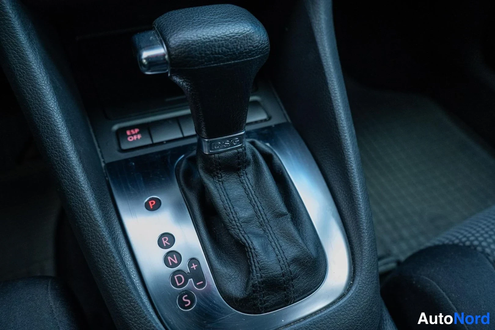 Grey Volkswagen Golf 2009, detail, photo 13