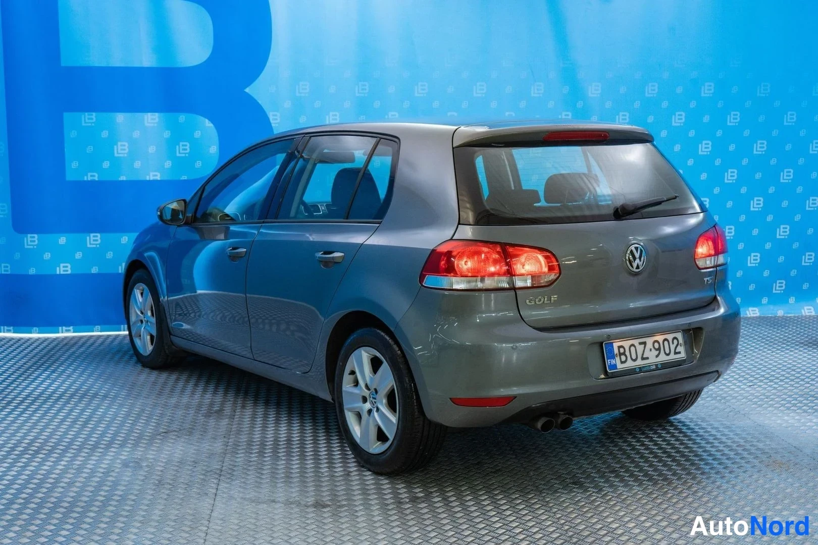 Grey Volkswagen Golf 2009, rear three-quarter, photo 5