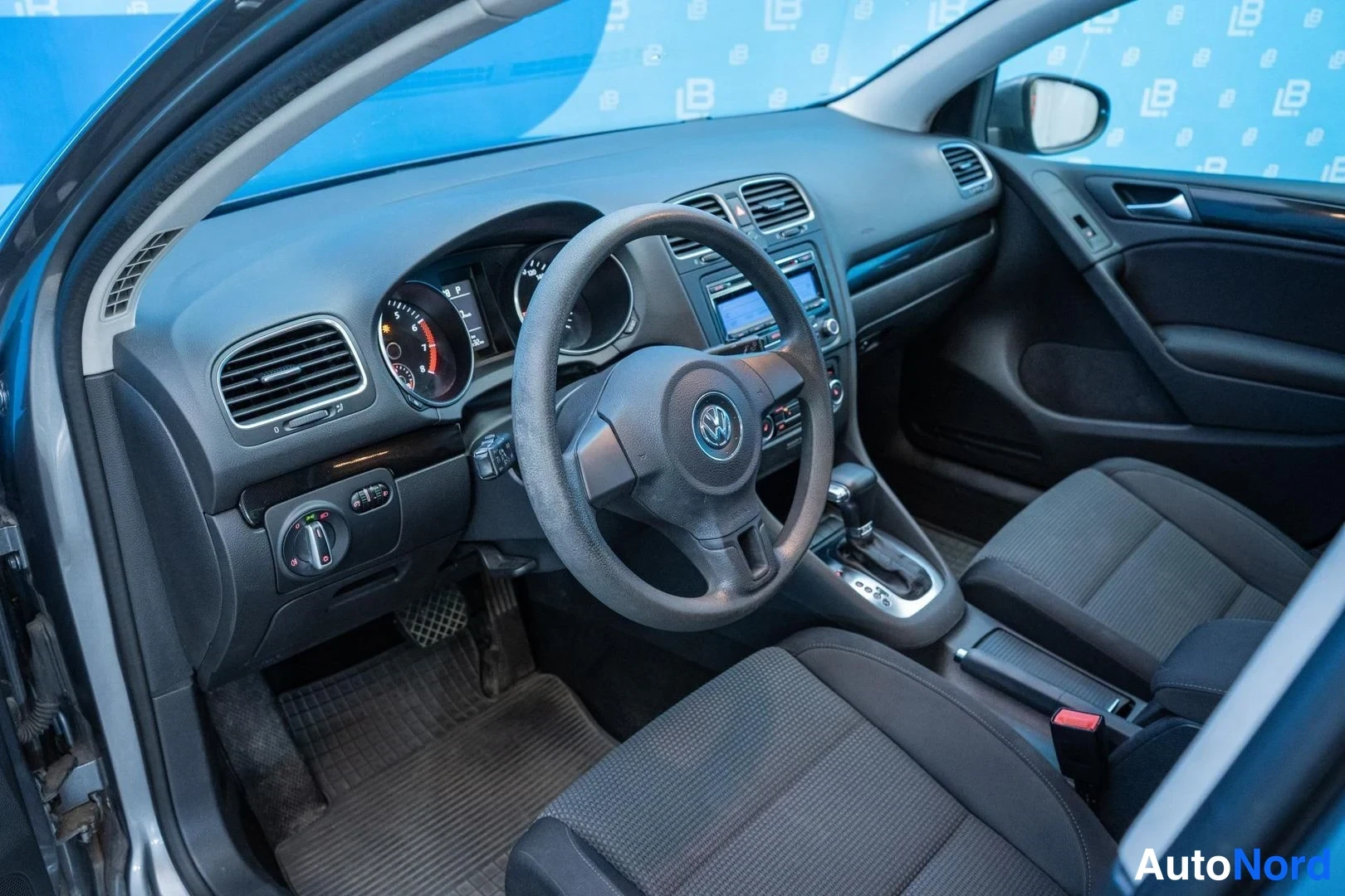 Grey Volkswagen Golf 2009, cockpit, photo 7