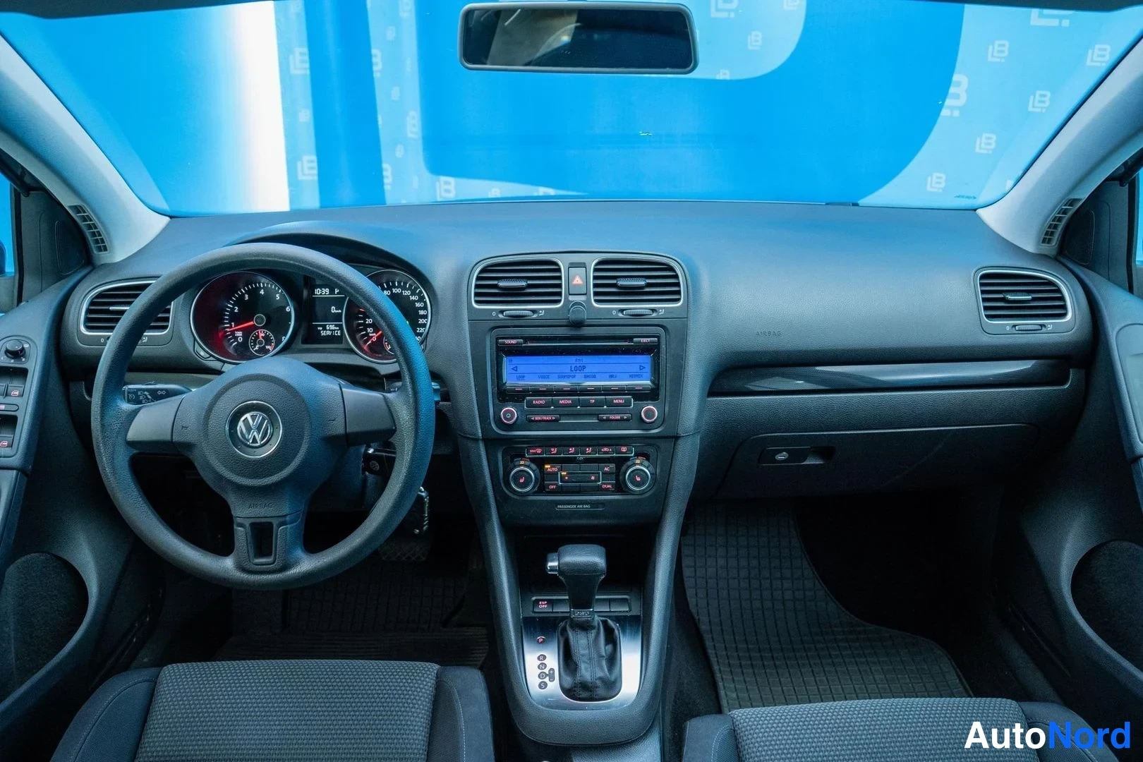 Grey Volkswagen Golf 2009, cockpit, photo 10