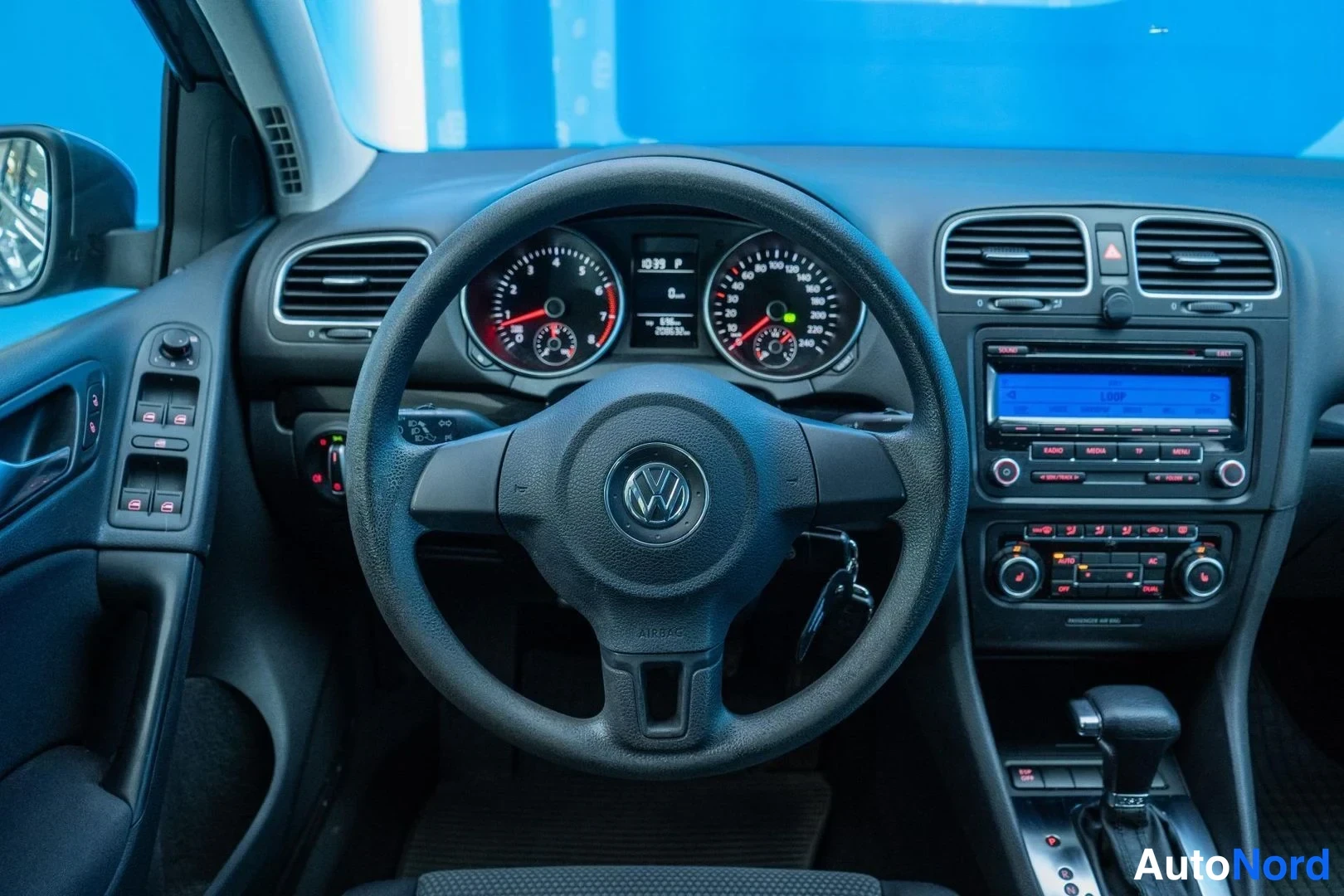 Grey Volkswagen Golf 2009, cockpit, photo 8