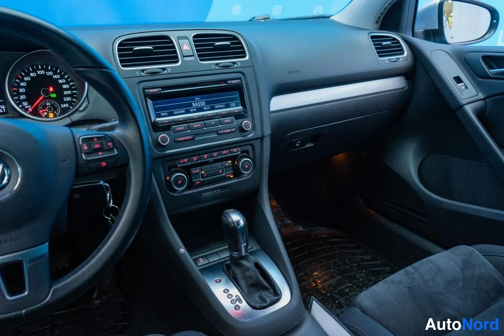 Grey Volkswagen Golf 2012, cockpit, photo 9