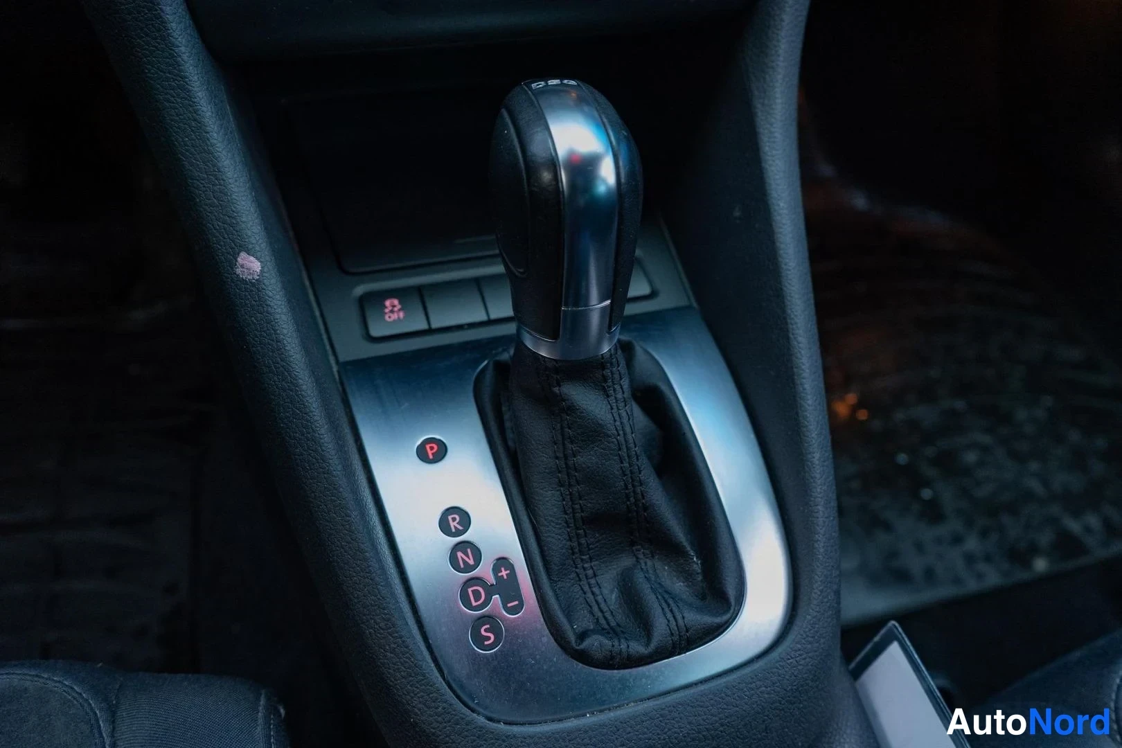 Grey Volkswagen Golf 2012, detail, photo 13