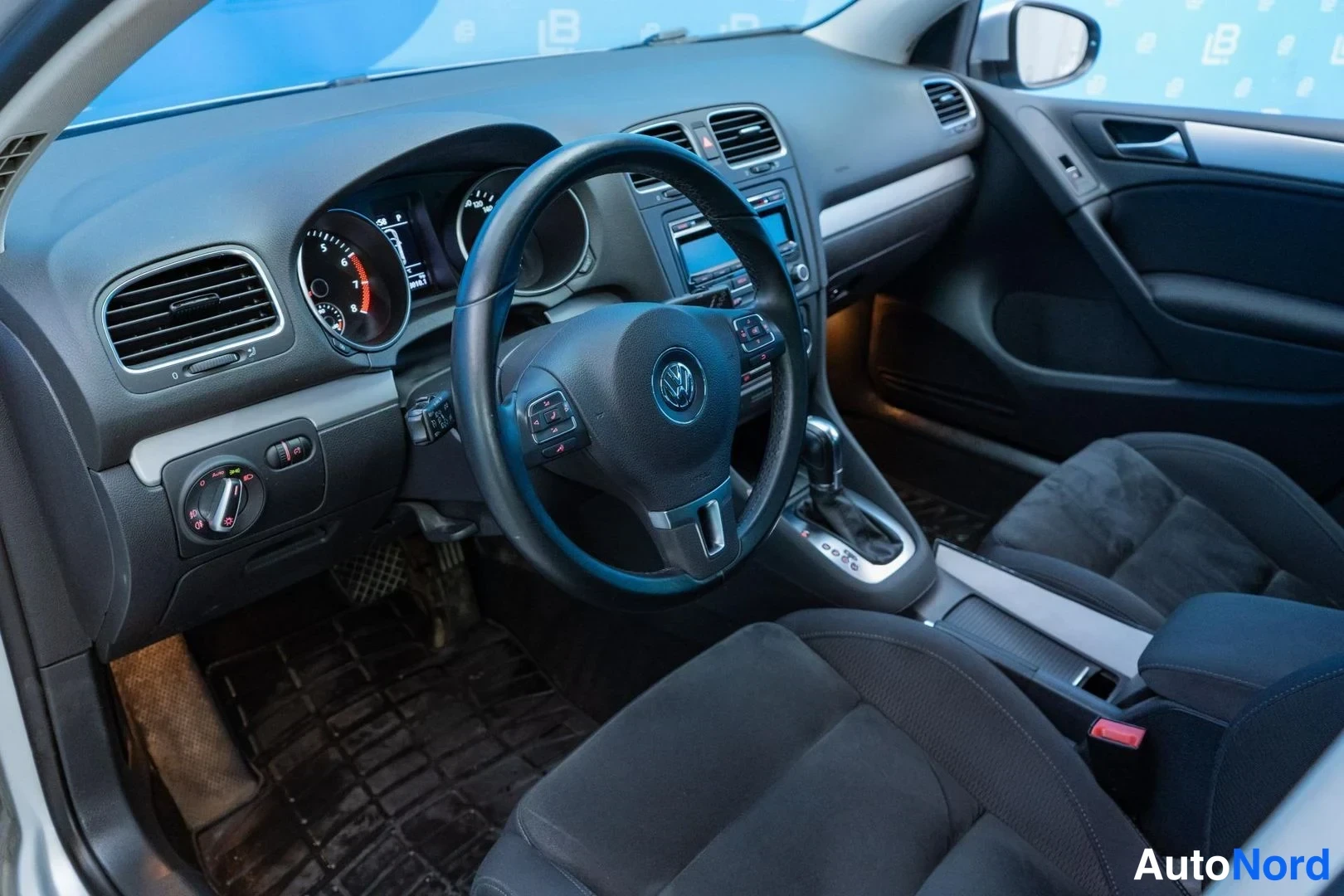 Grey Volkswagen Golf 2012, cockpit, photo 7