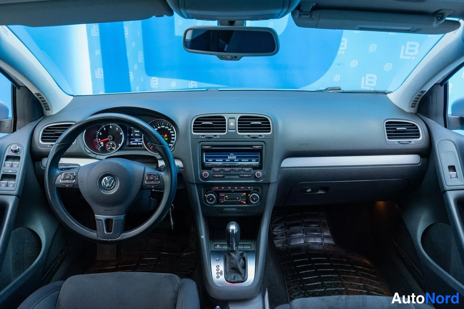 Grey Volkswagen Golf 2012, cockpit, photo 8