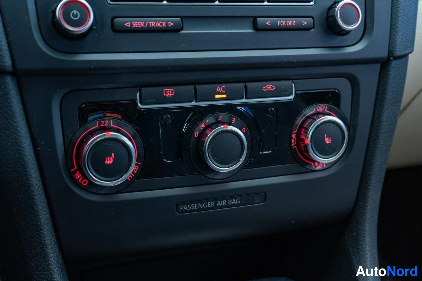 Black Volkswagen Golf 2010, detail, photo 14