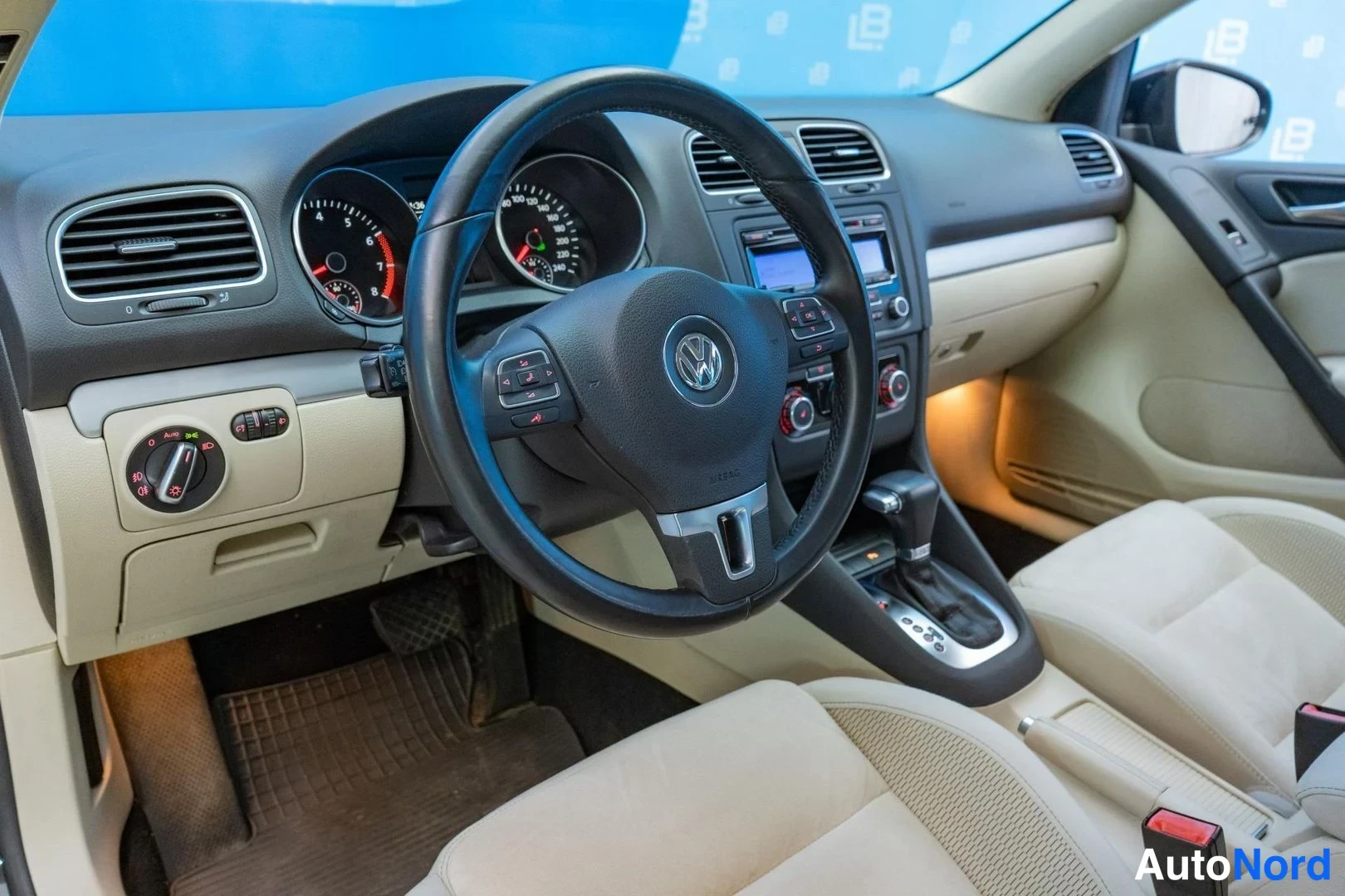 Black Volkswagen Golf 2010, cockpit, photo 7