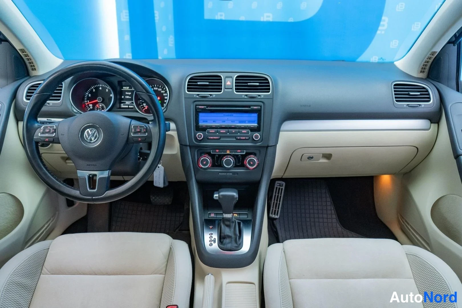 Black Volkswagen Golf 2010, cockpit, photo 9
