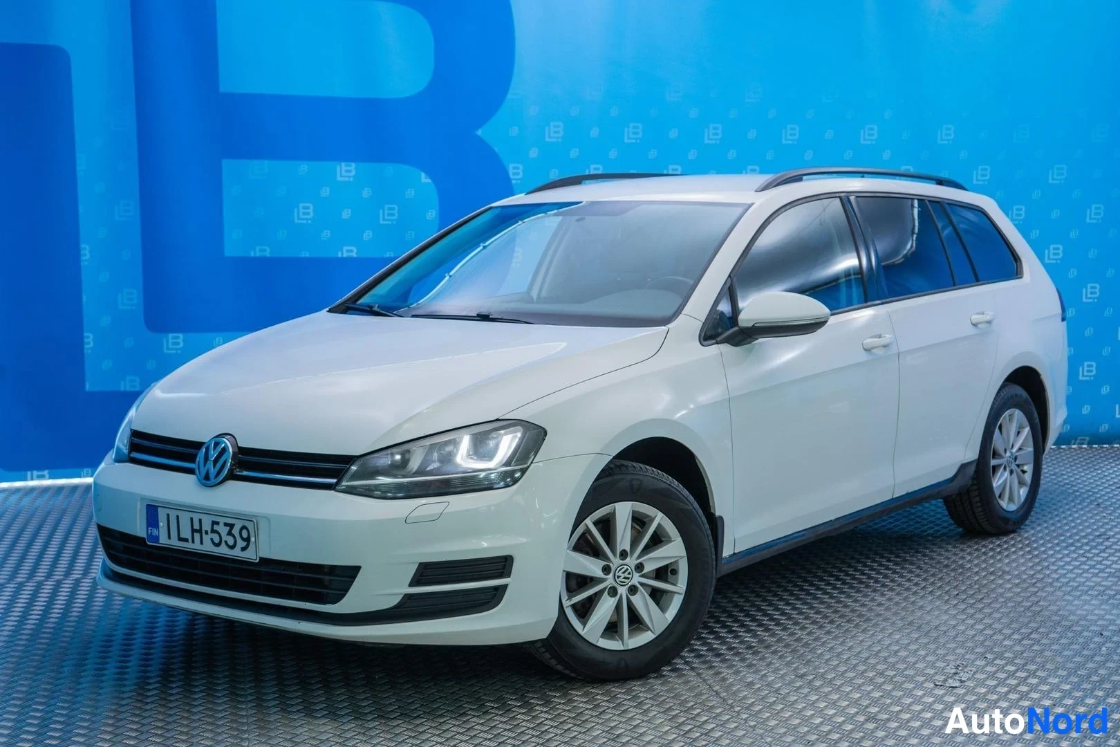 White Volkswagen Golf Variant 2014, front three-quarter, nose to the left, photo 2