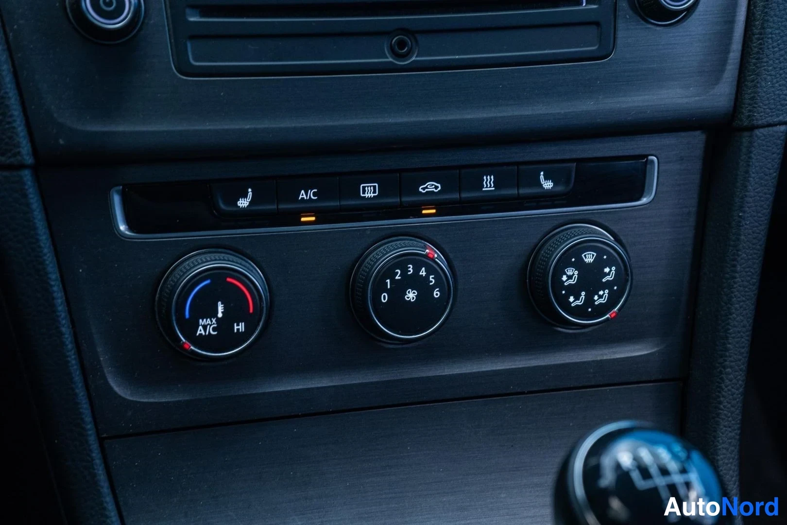 White Volkswagen Golf Variant 2014, detail, photo 14