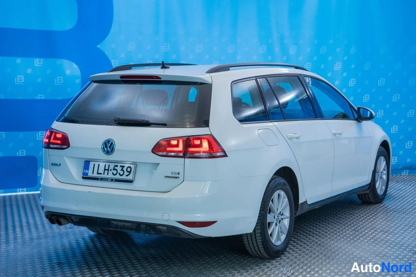 White Volkswagen Golf Variant 2014, rear three-quarter, photo 6