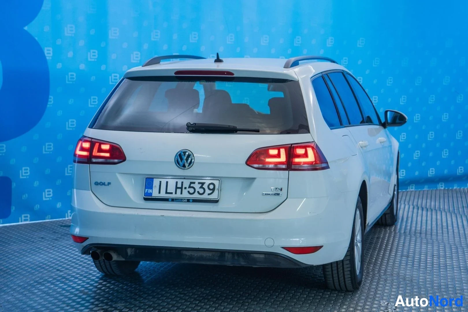 White Volkswagen Golf Variant 2014, rear three-quarter, photo 4