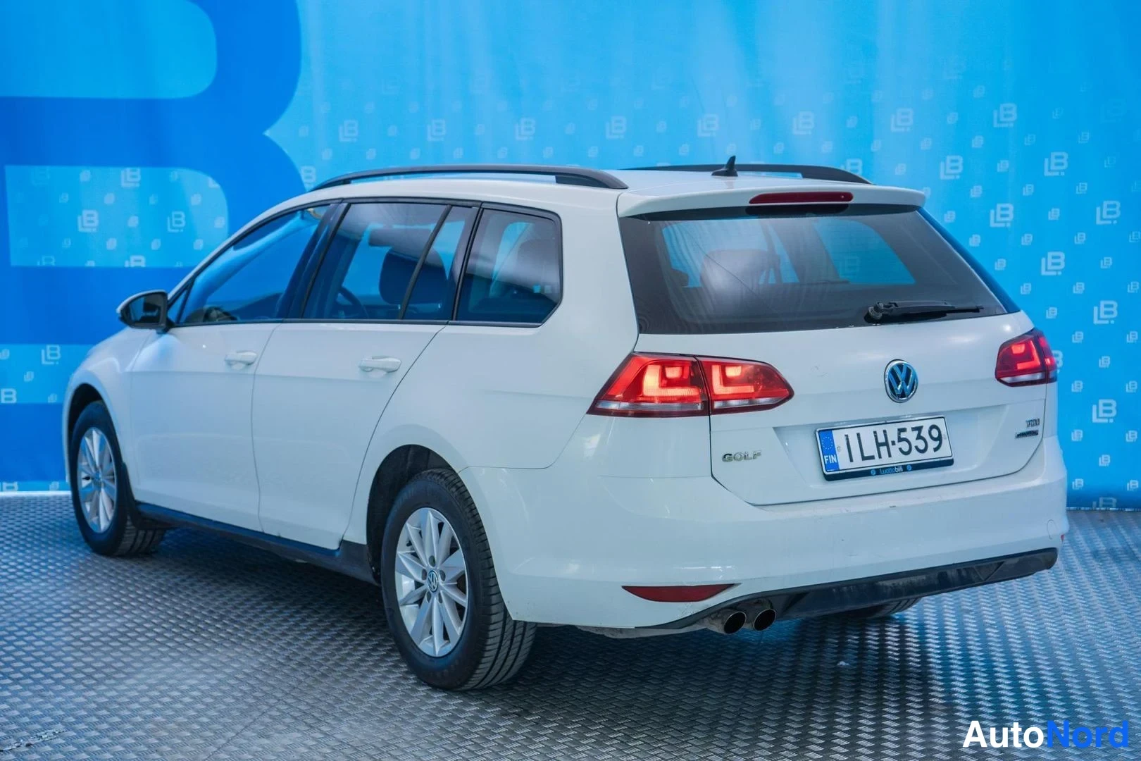 White Volkswagen Golf Variant 2014, rear three-quarter, photo 5