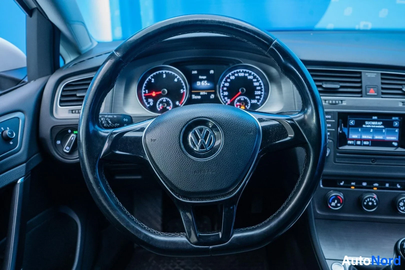 White Volkswagen Golf Variant 2014, detail, photo 12