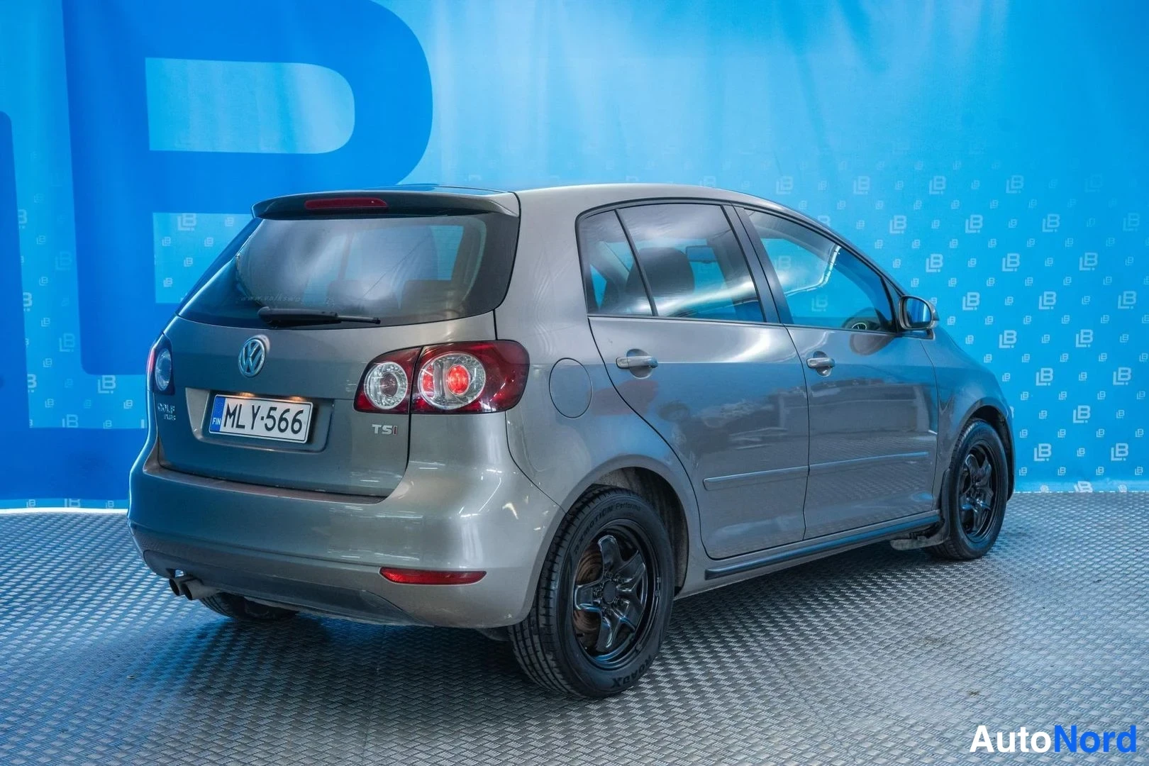 Brown Volkswagen Golf Plus 2010, rear three-quarter, photo 4