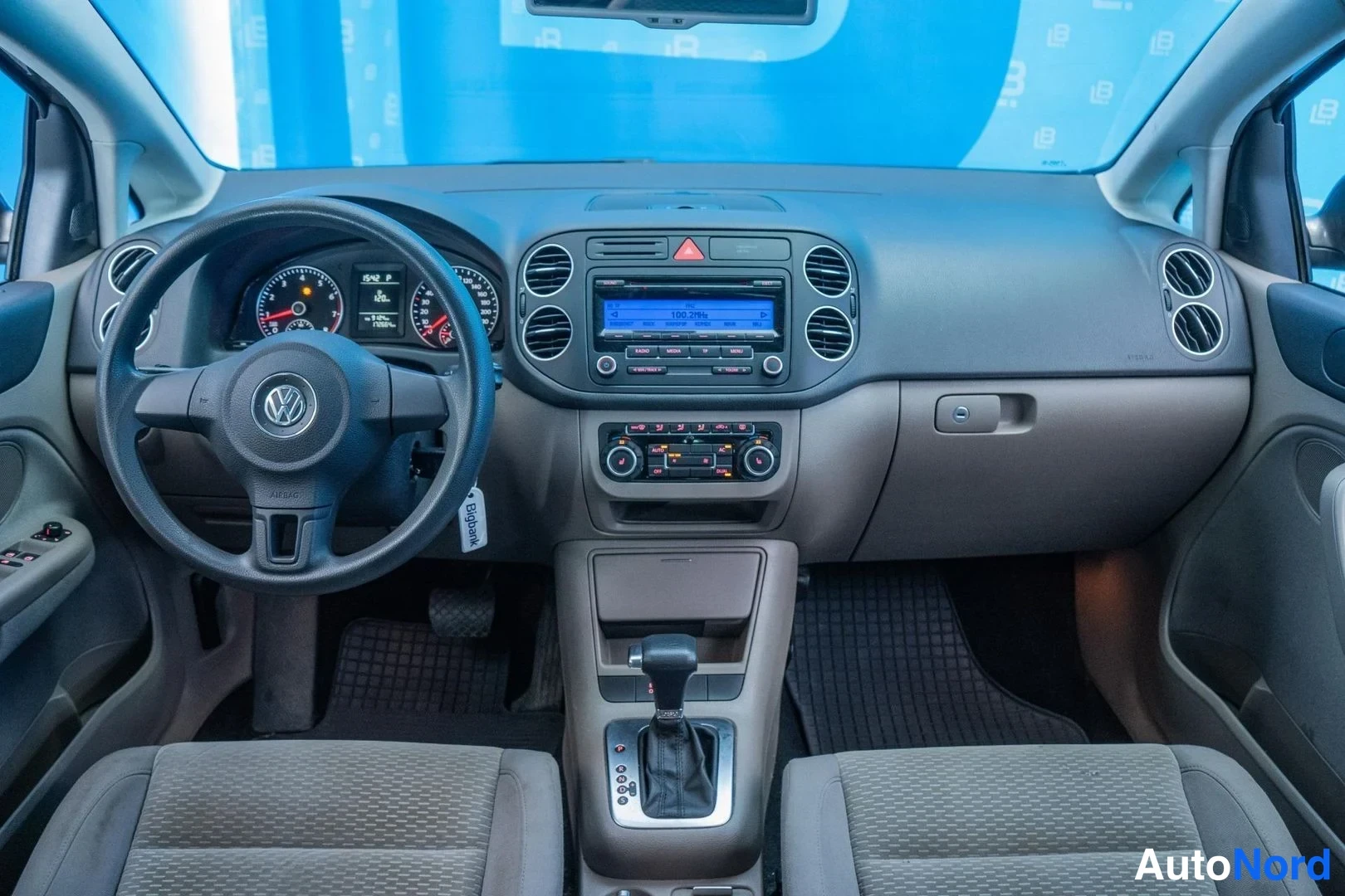 Brown Volkswagen Golf Plus 2010, cockpit, photo 8