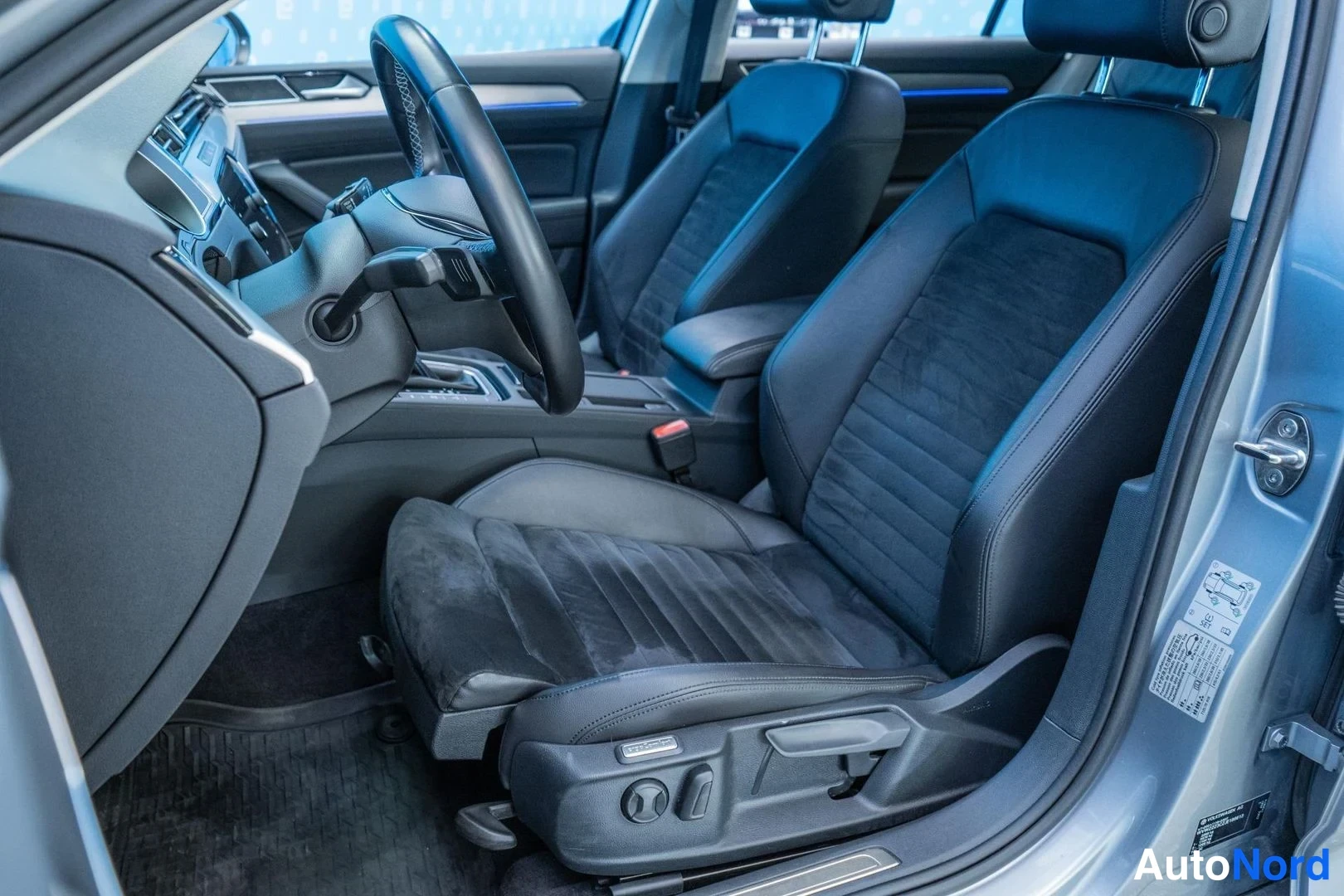 Silver Volkswagen Passat 2018, front seats, photo 11