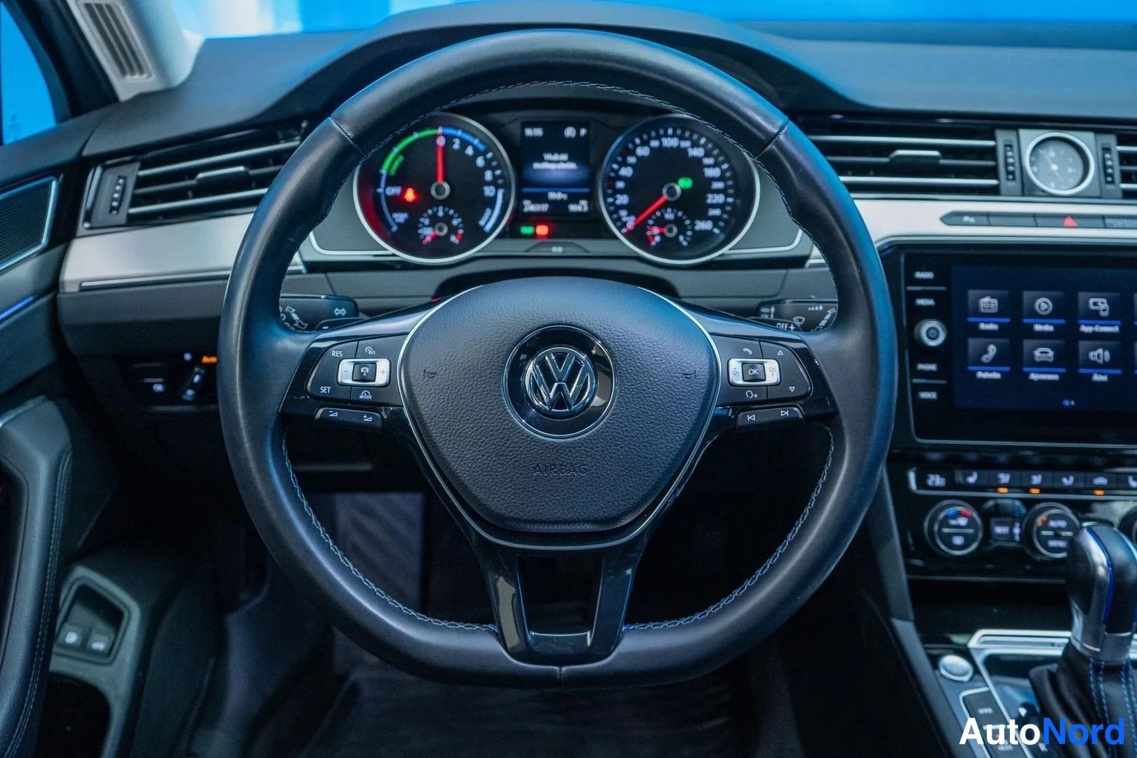 Silver Volkswagen Passat 2018, cockpit, photo 9