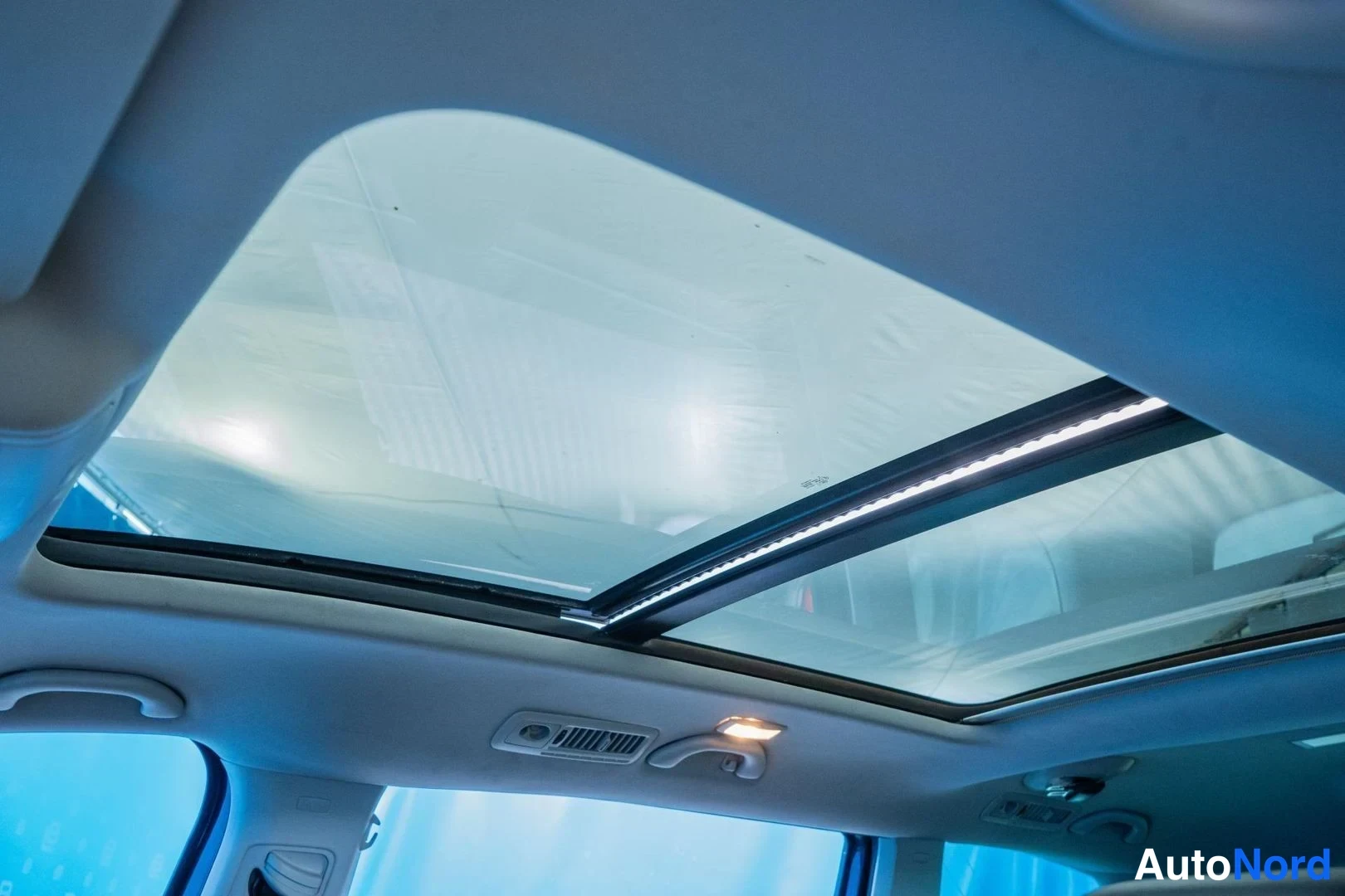 Blue Volkswagen Sharan 2011, detail, photo 14