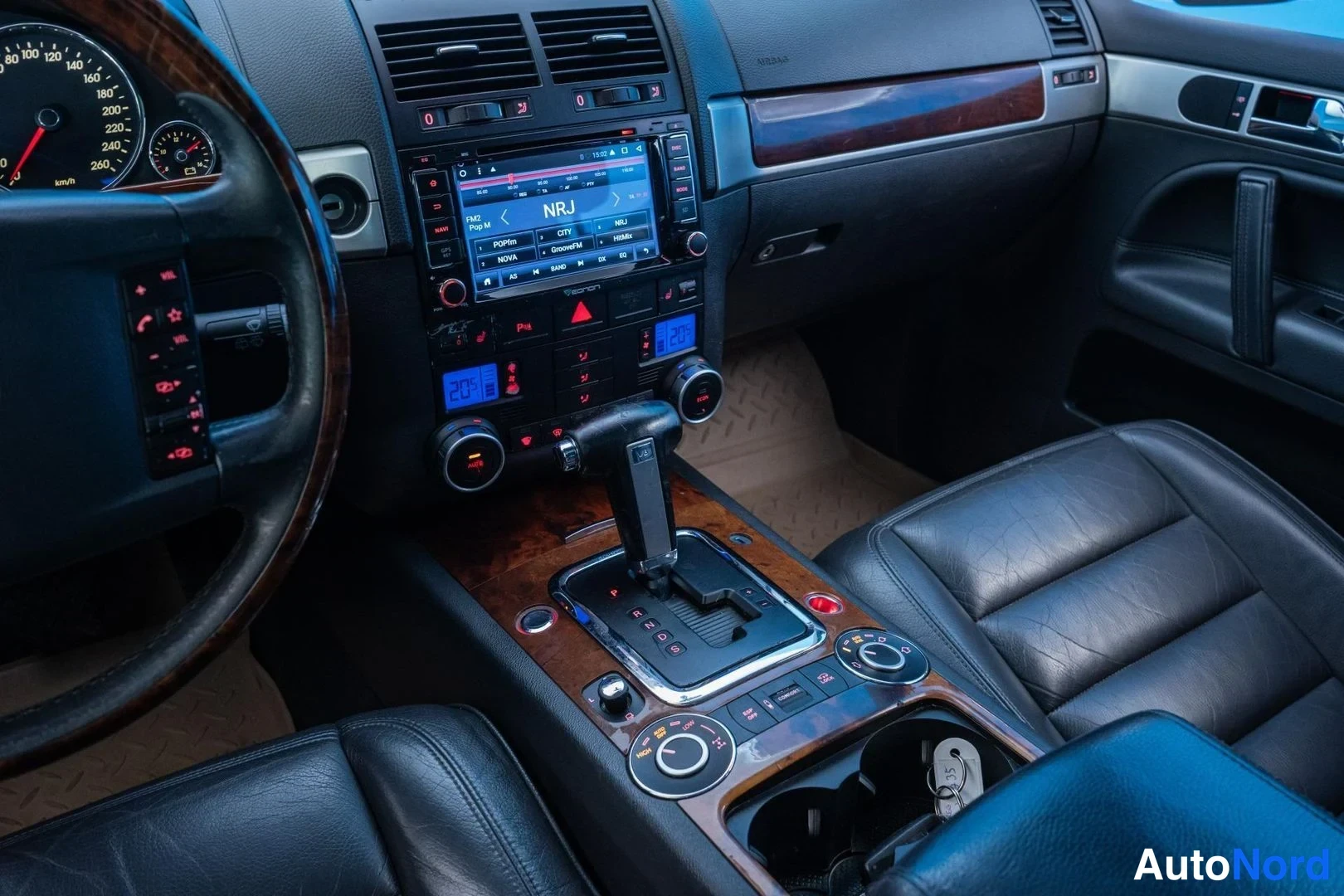 Black Volkswagen Touareg 2006, cockpit, photo 9