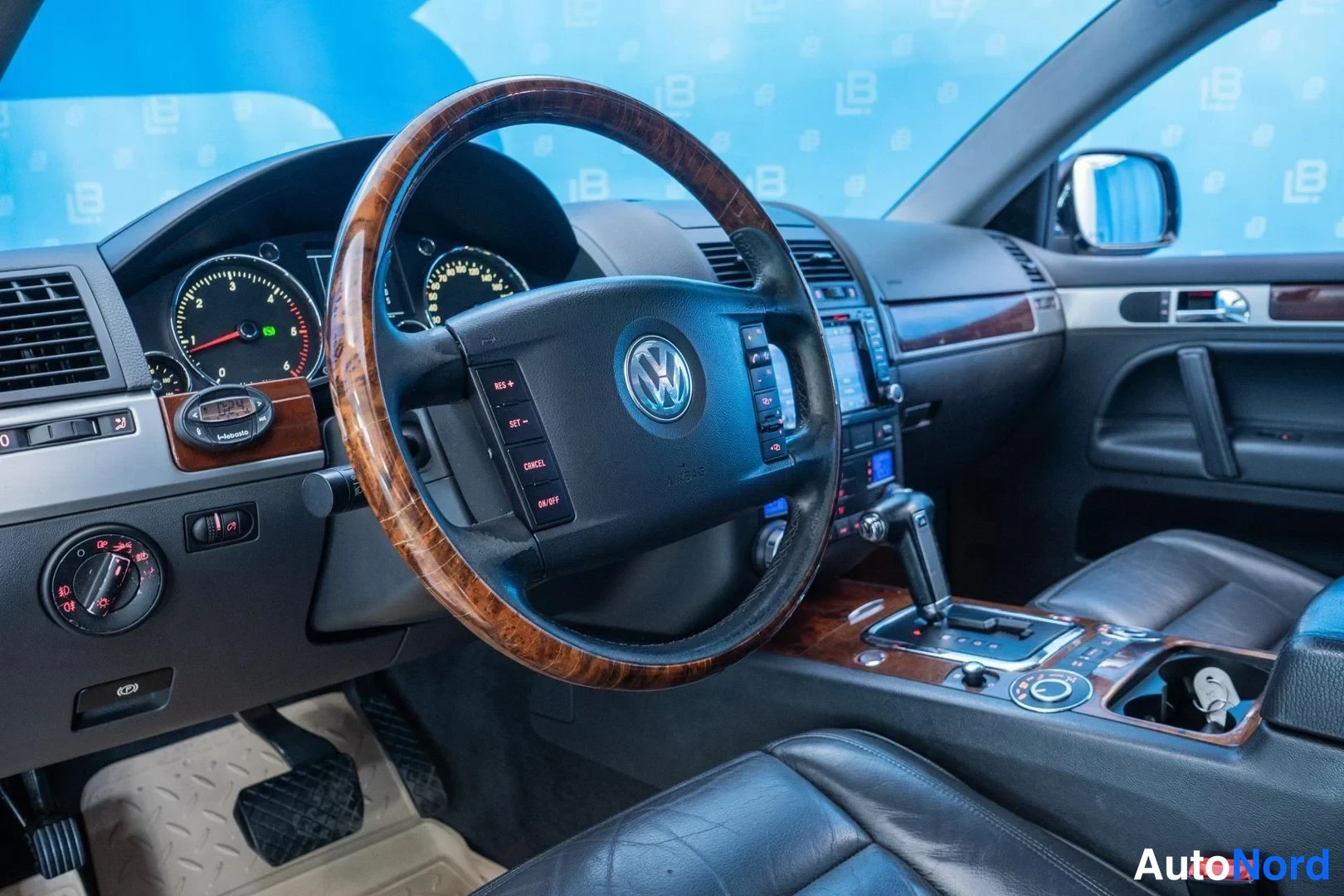 Black Volkswagen Touareg 2006, cockpit, photo 7