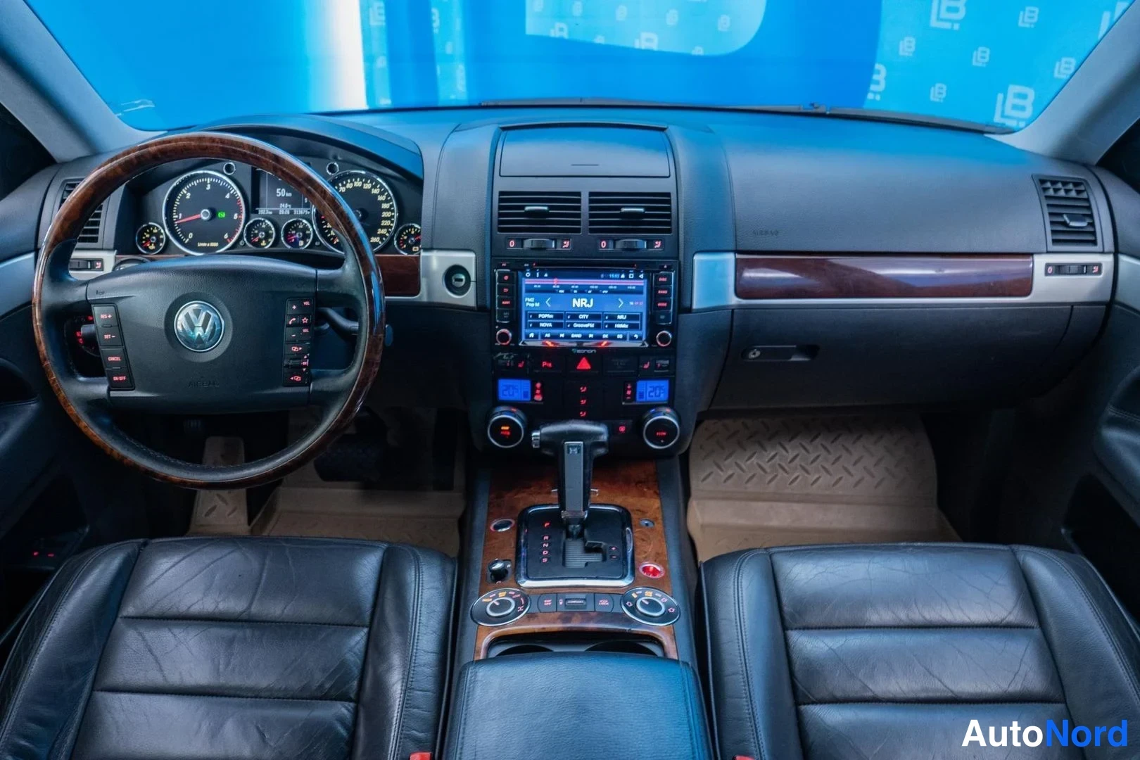 Black Volkswagen Touareg 2006, cockpit, photo 8