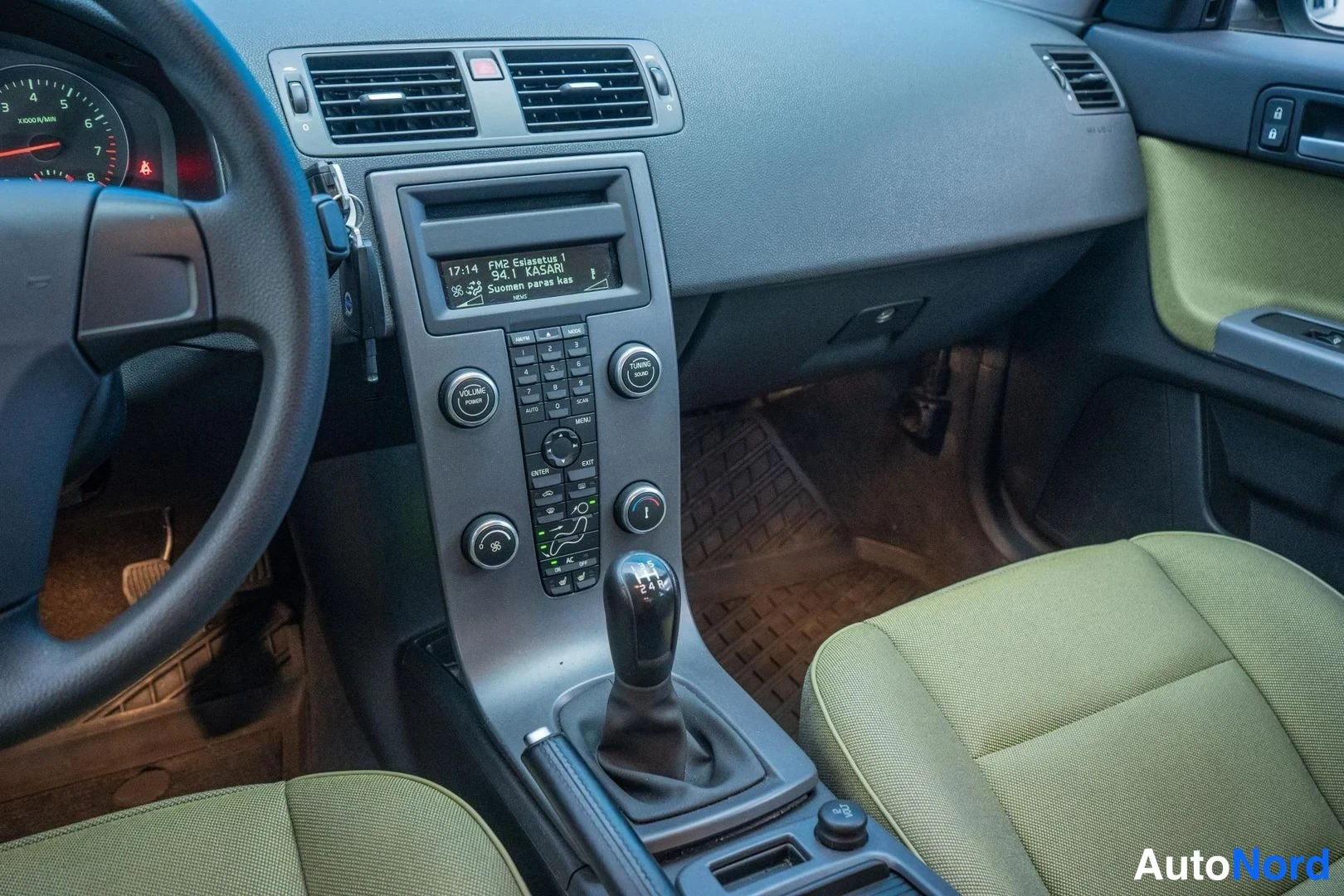 Green Volvo S40 2008, detail, photo 12
