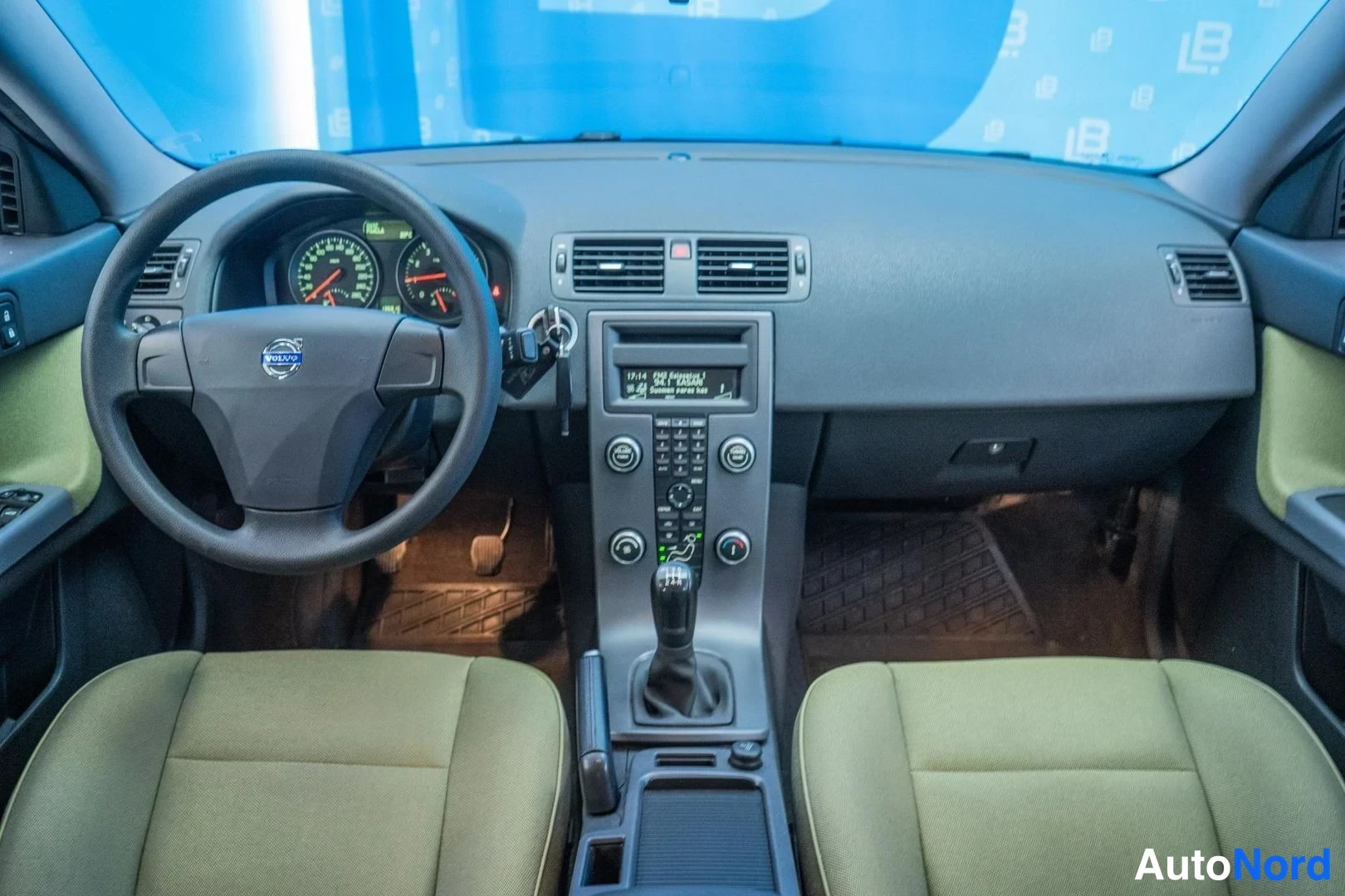 Green Volvo S40 2008, cockpit, photo 8