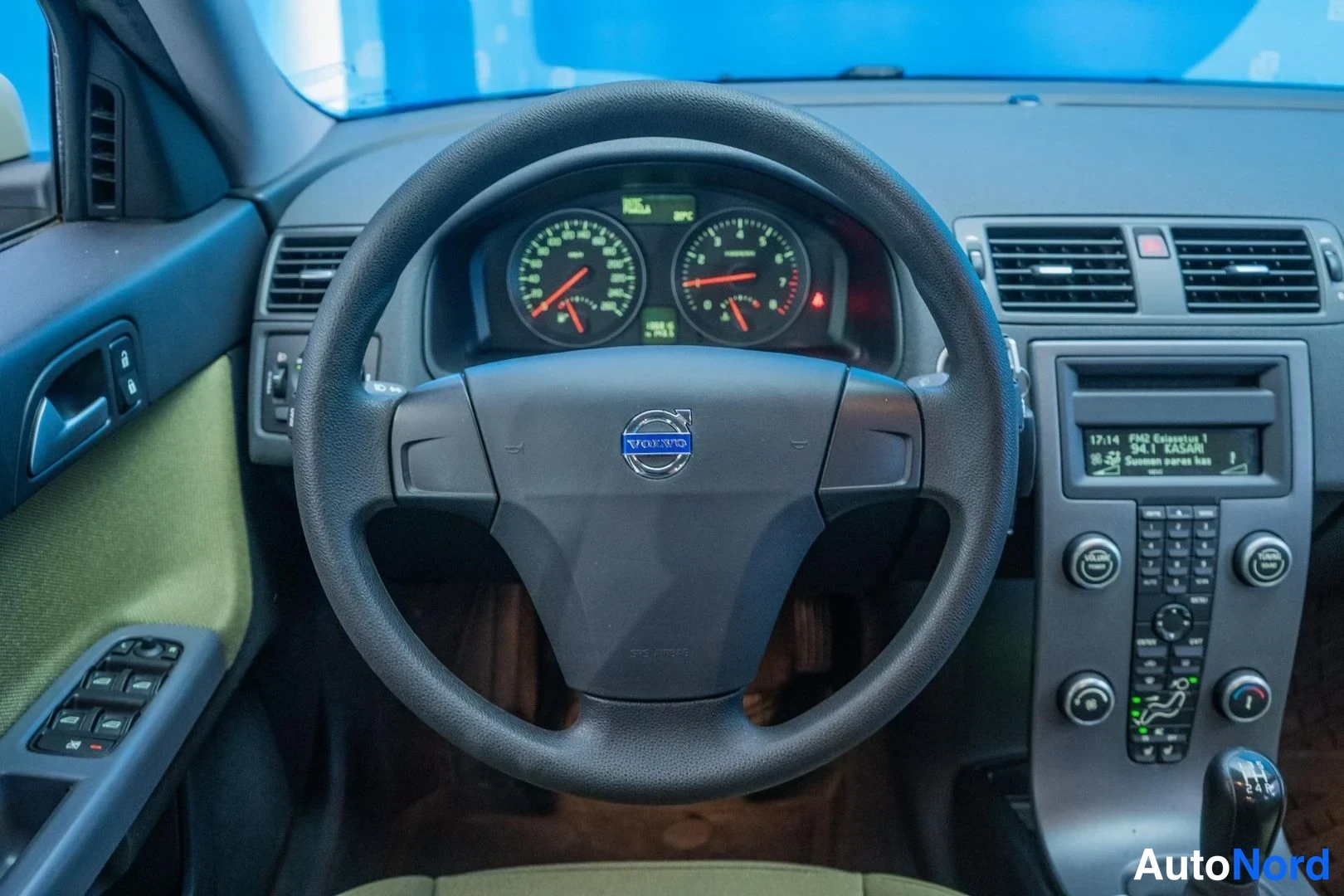 Green Volvo S40 2008, cockpit, photo 9