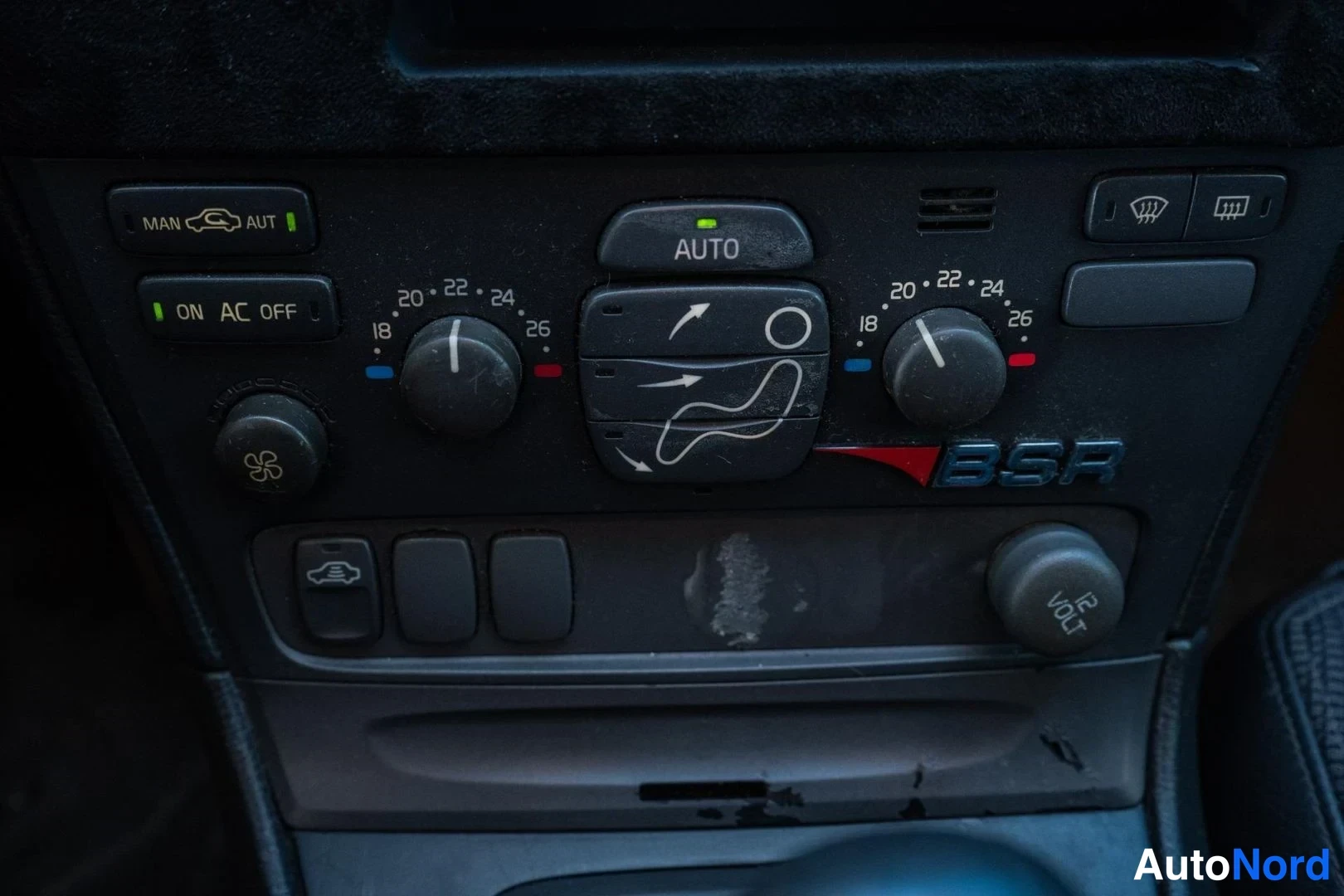 Silver Volvo S60 2002, detail, photo 14