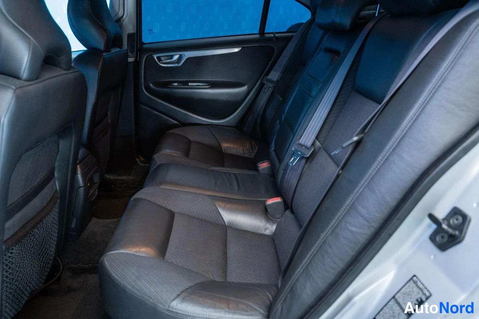 Silver Volvo S60 2002, rear seats, photo 12